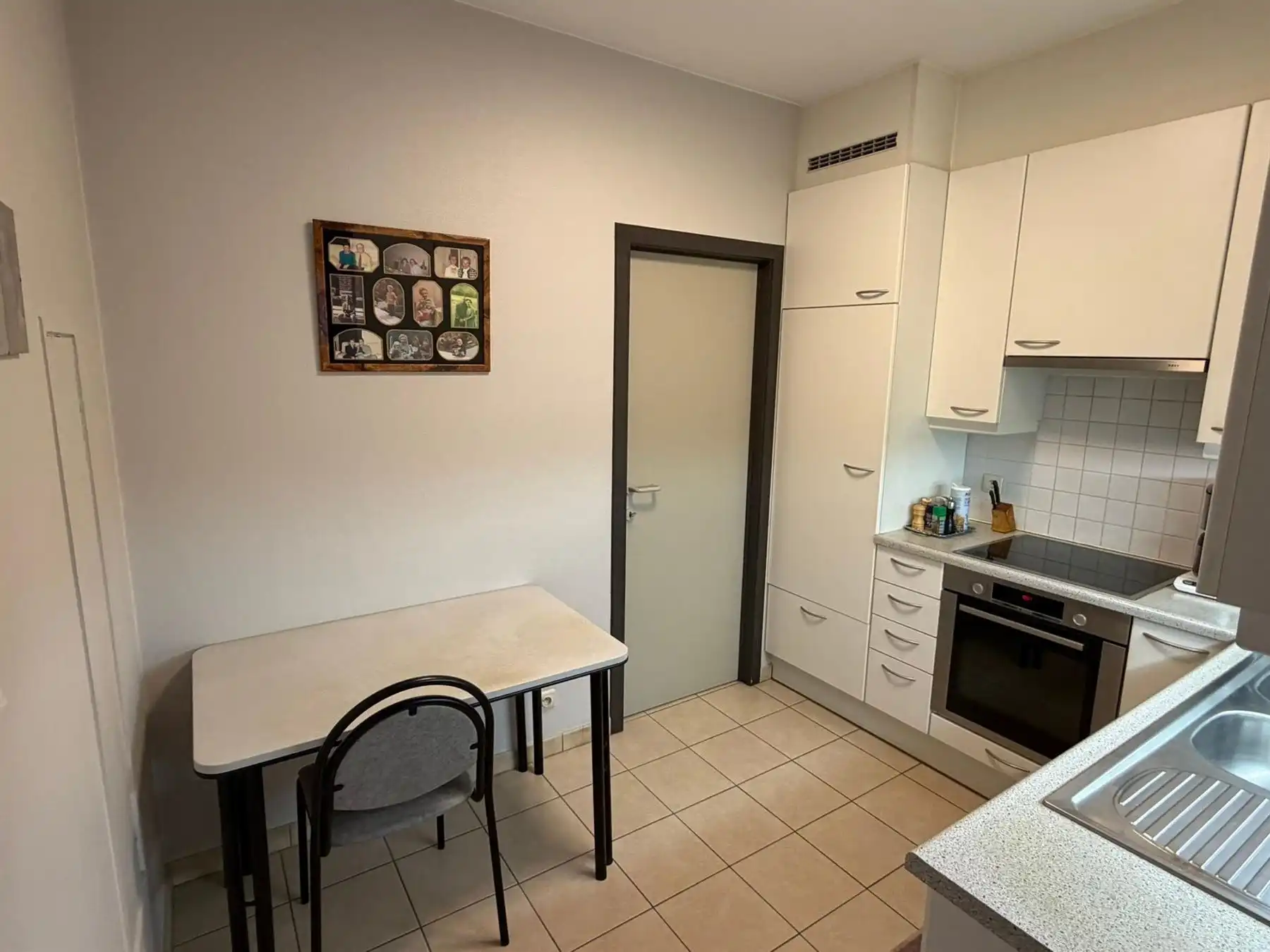 Centraal gelegen appartement met 2 slaapkamers en garage foto 10