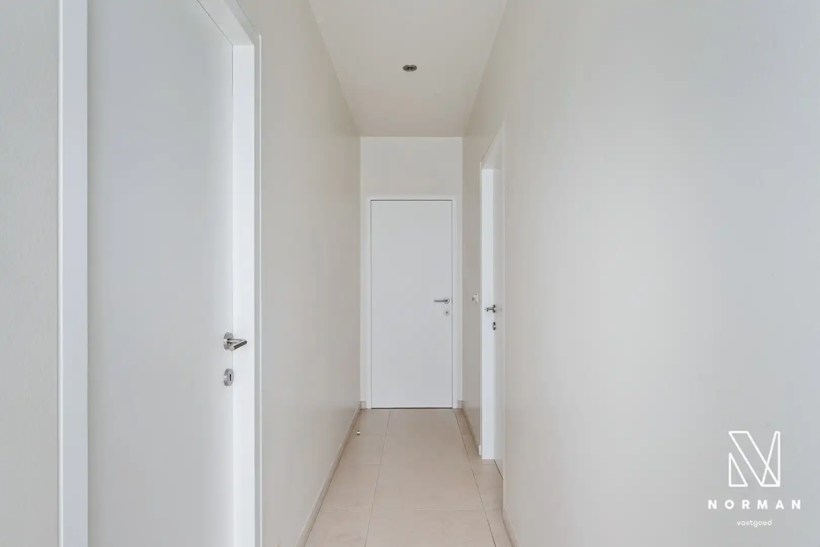 Unieke eigendom op veel grond met 4 kamers, 2 badkamers, dubbele garage, landelijk verzicht,... foto 17
