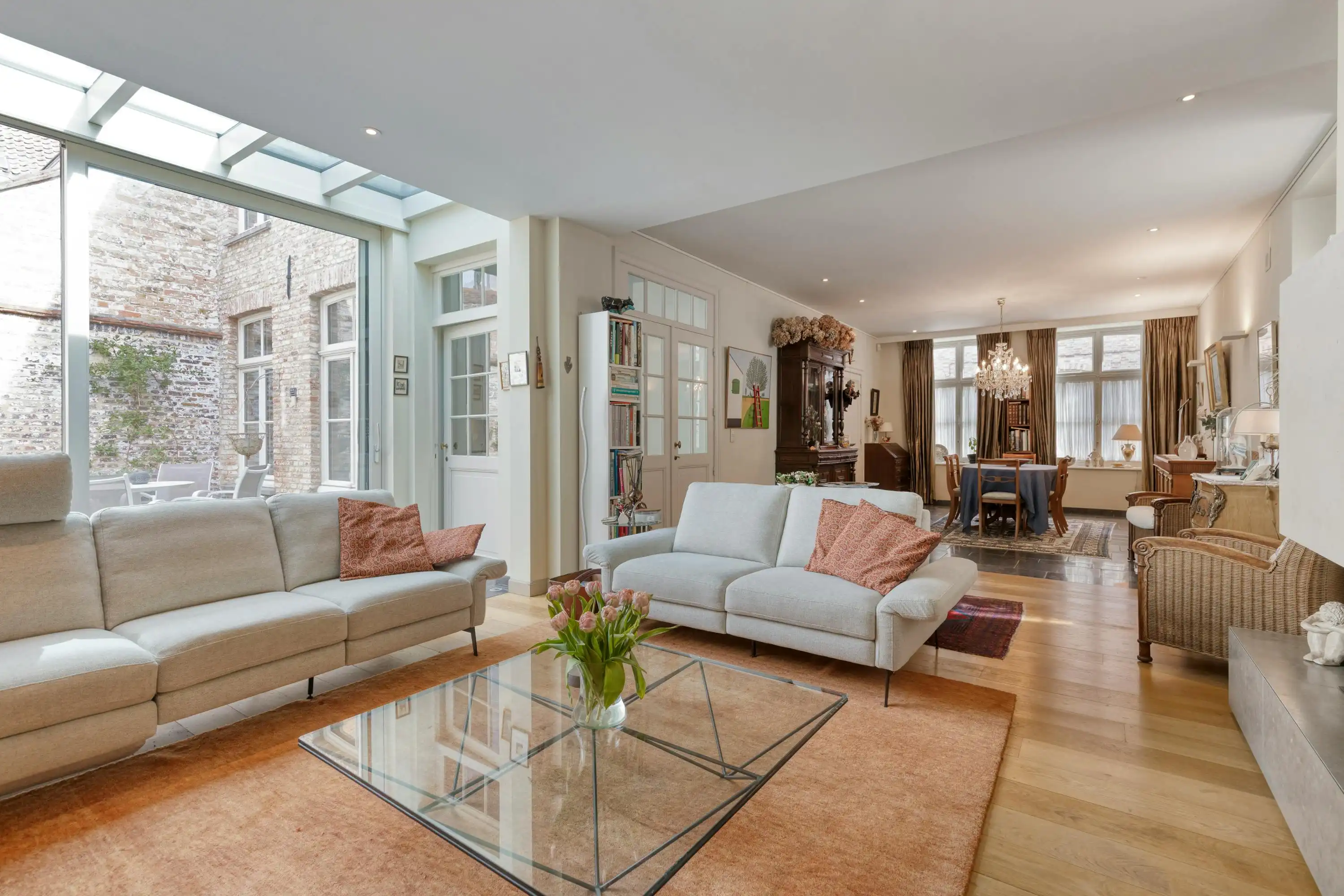 Charmant, instapklare herenhuis (°2007) op toplocatie in Brugge foto 4