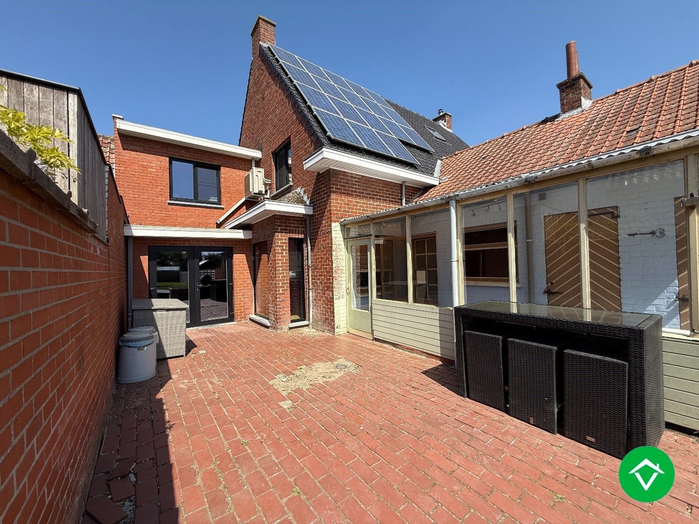 Charmante woning met twee slaapkamers, diepe tuin en ruime garage foto 11