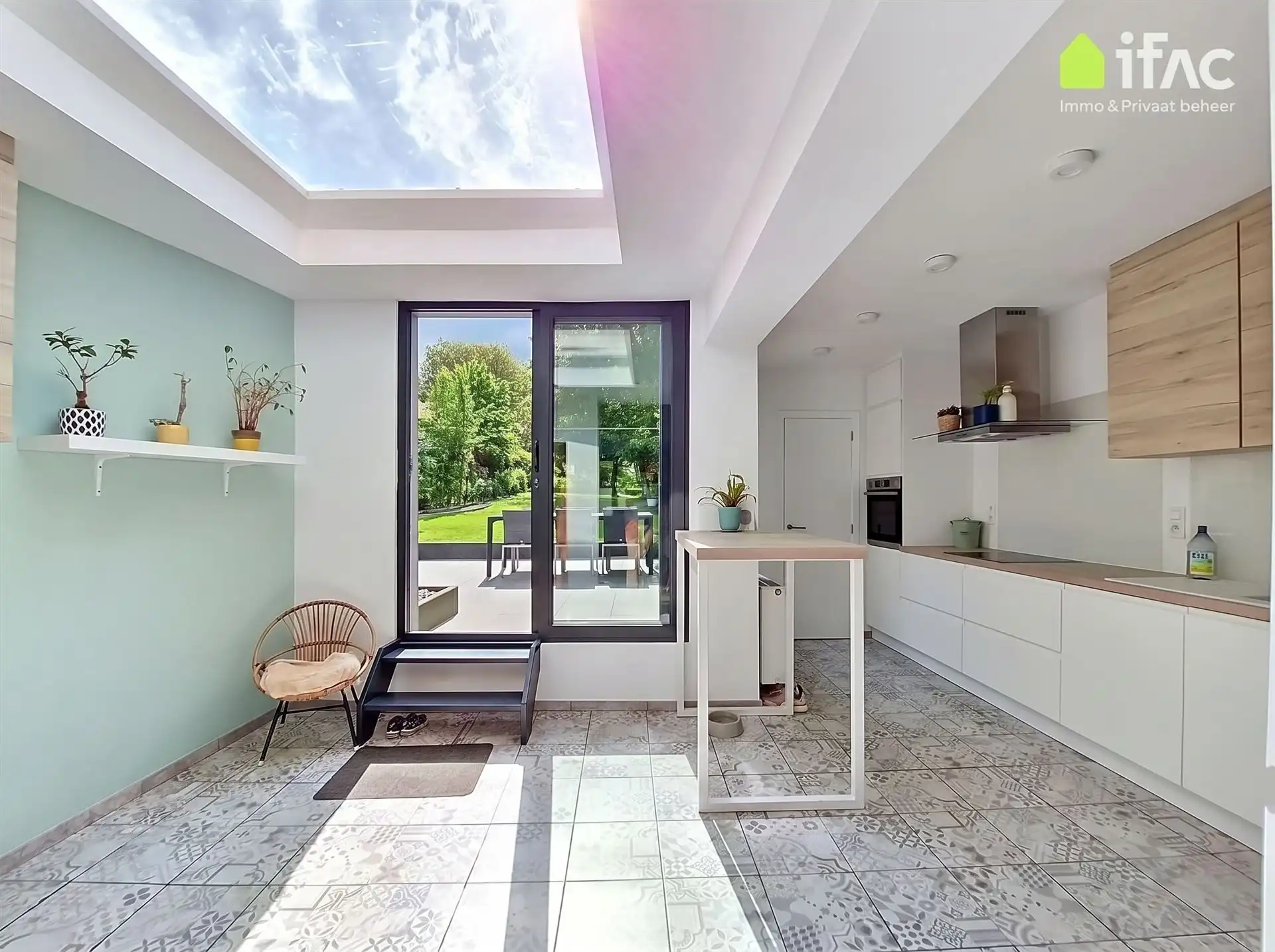 Volledig gerenoveerde woning met geweldige tuin op 28a 34ca foto 7