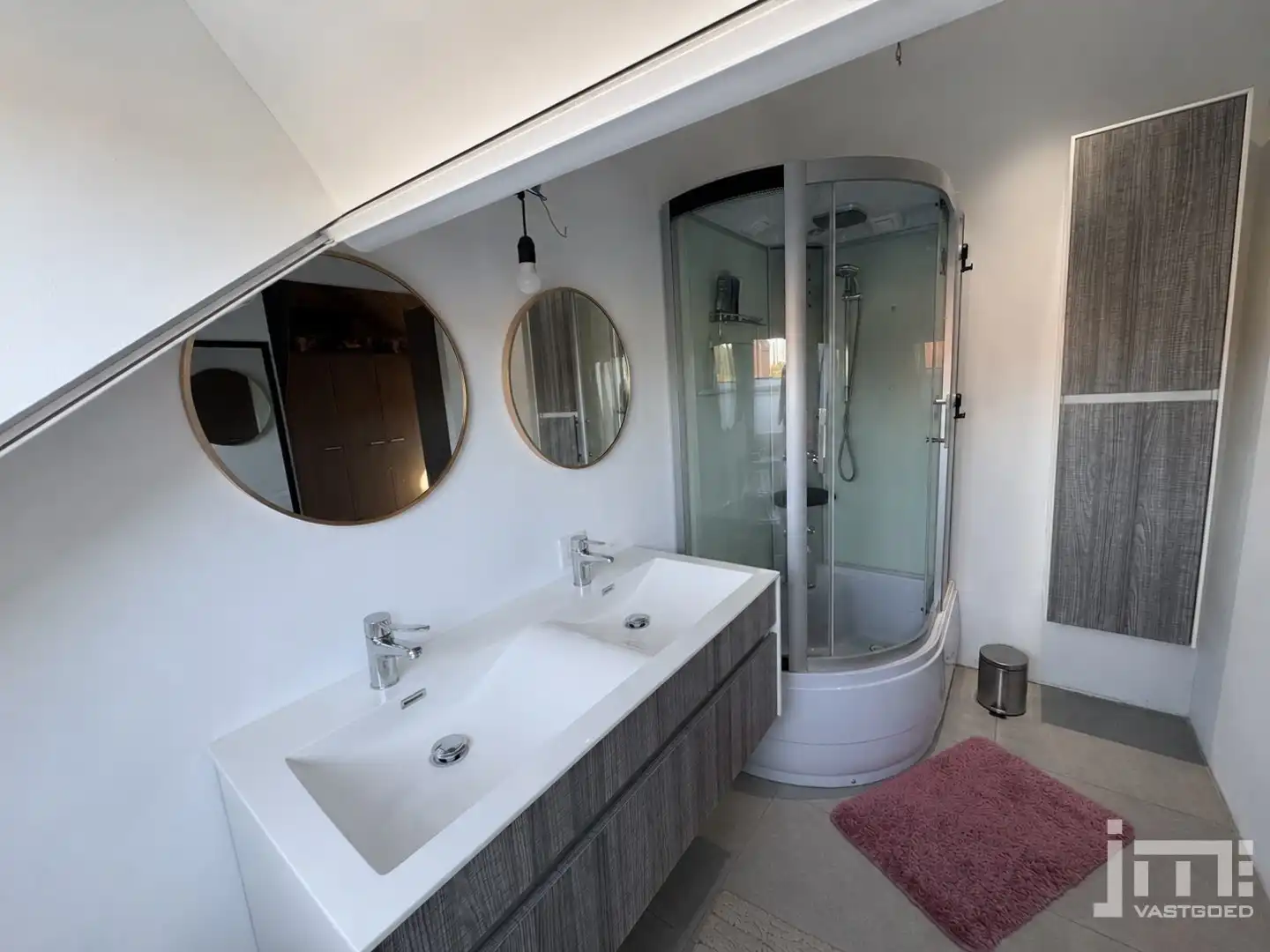 Verrassend ruime gezinswoning op 2.140 m² met 2 garages en tal van mogelijkheden foto 12