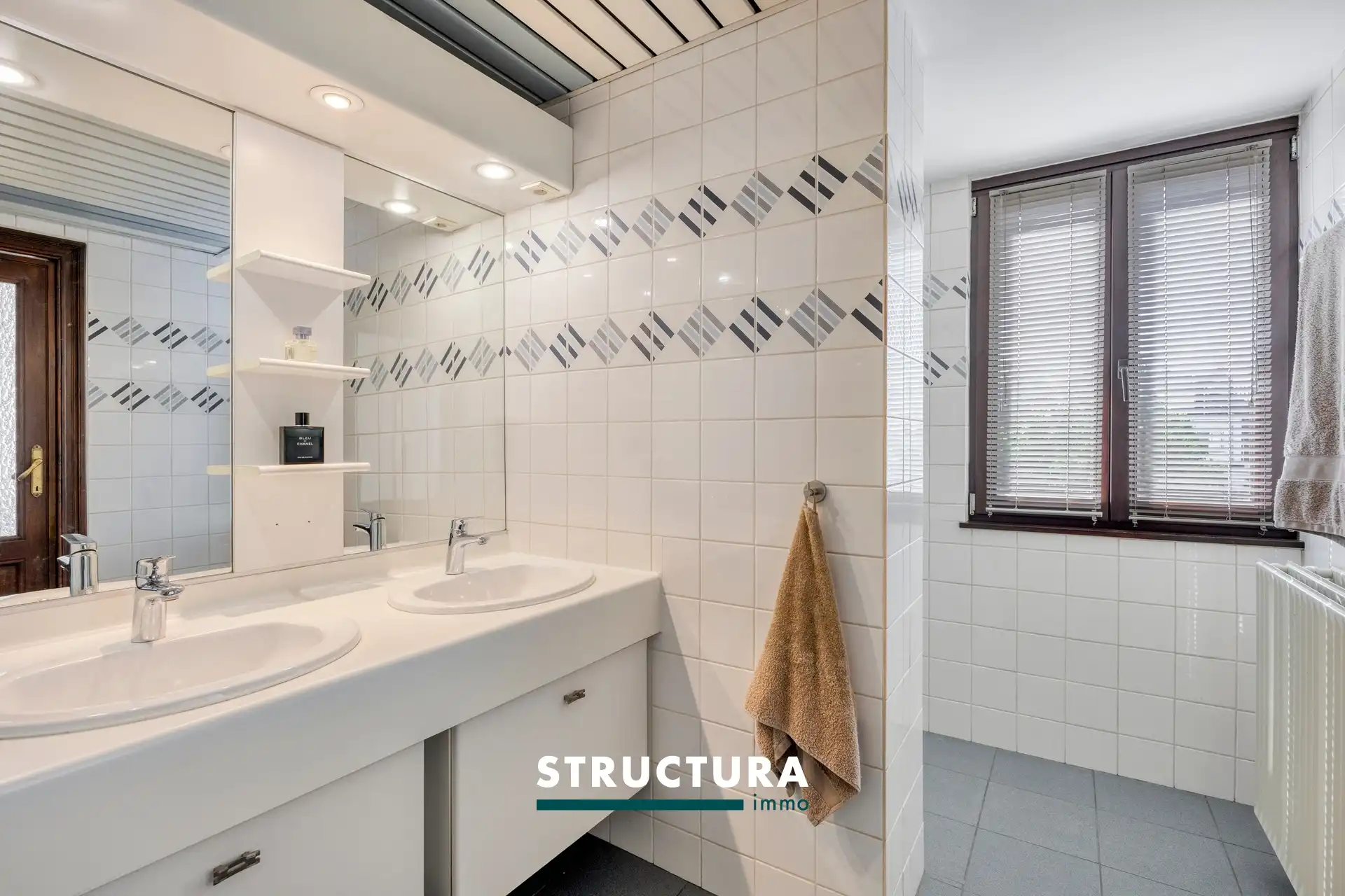 Ruime en lichtrijke woning met een aangename zuidgerichte tuin. foto 20