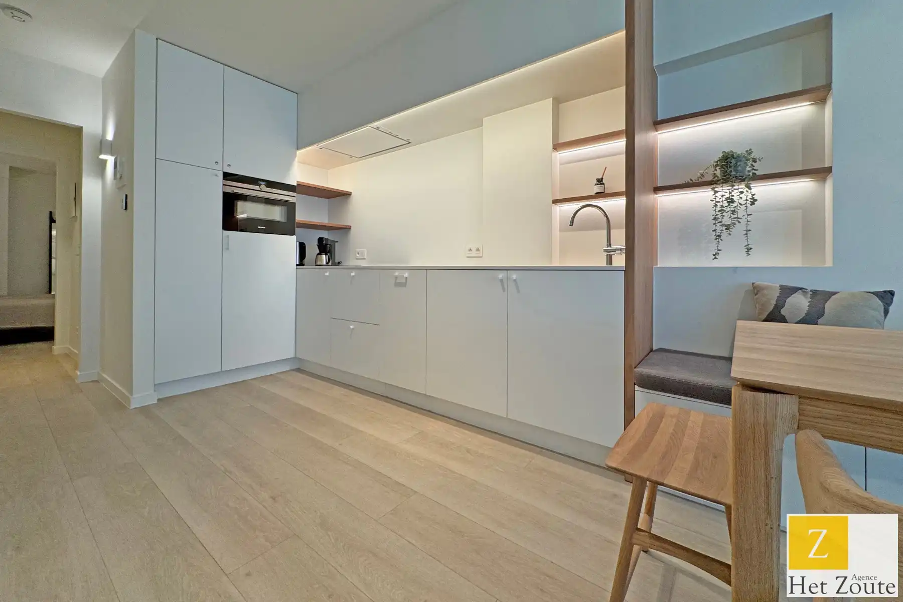 Charmant gerenoveerd appartement met zijdelings zeezicht foto 6