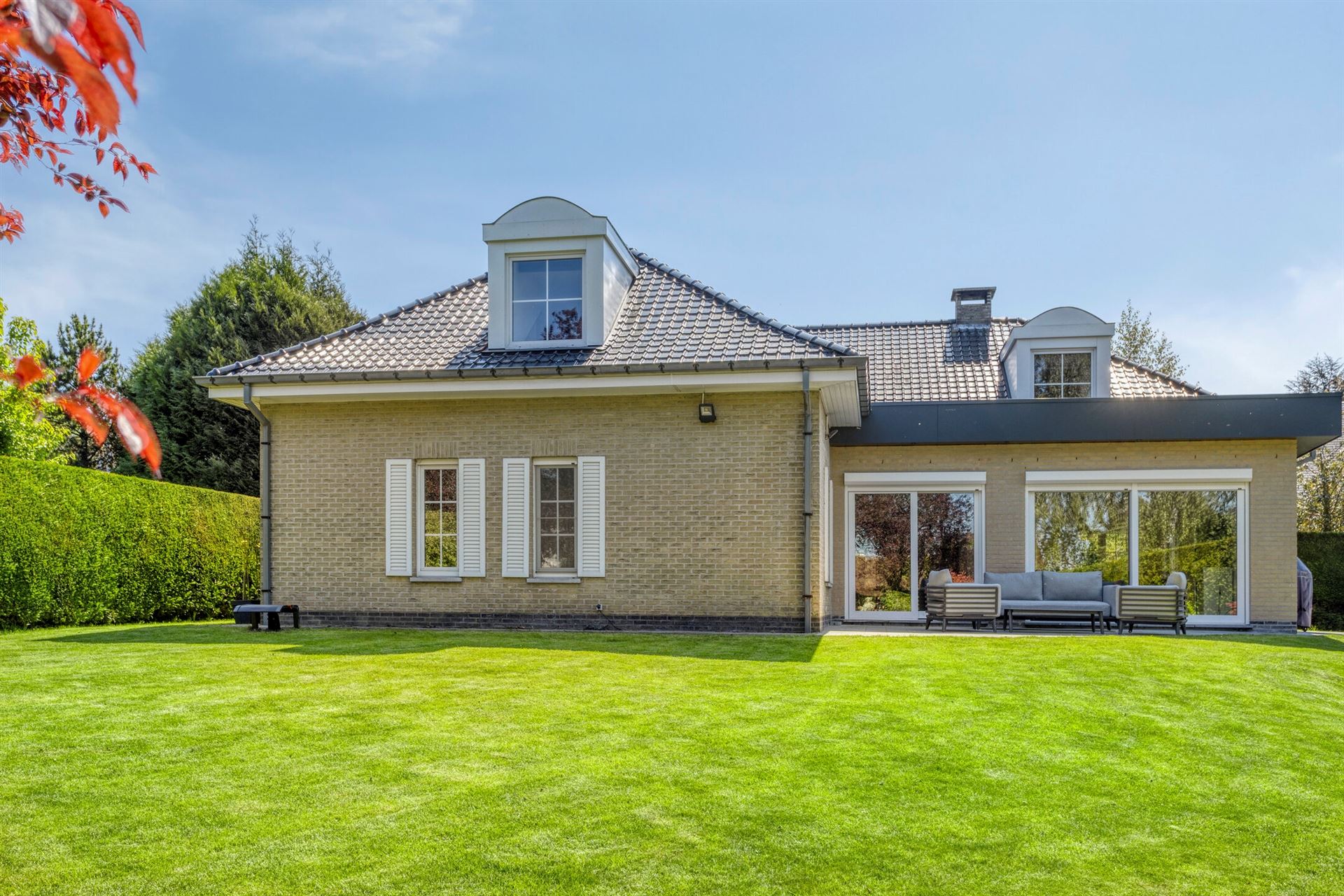 Prachtig gerenoveerde villa op mooi perceel foto 38