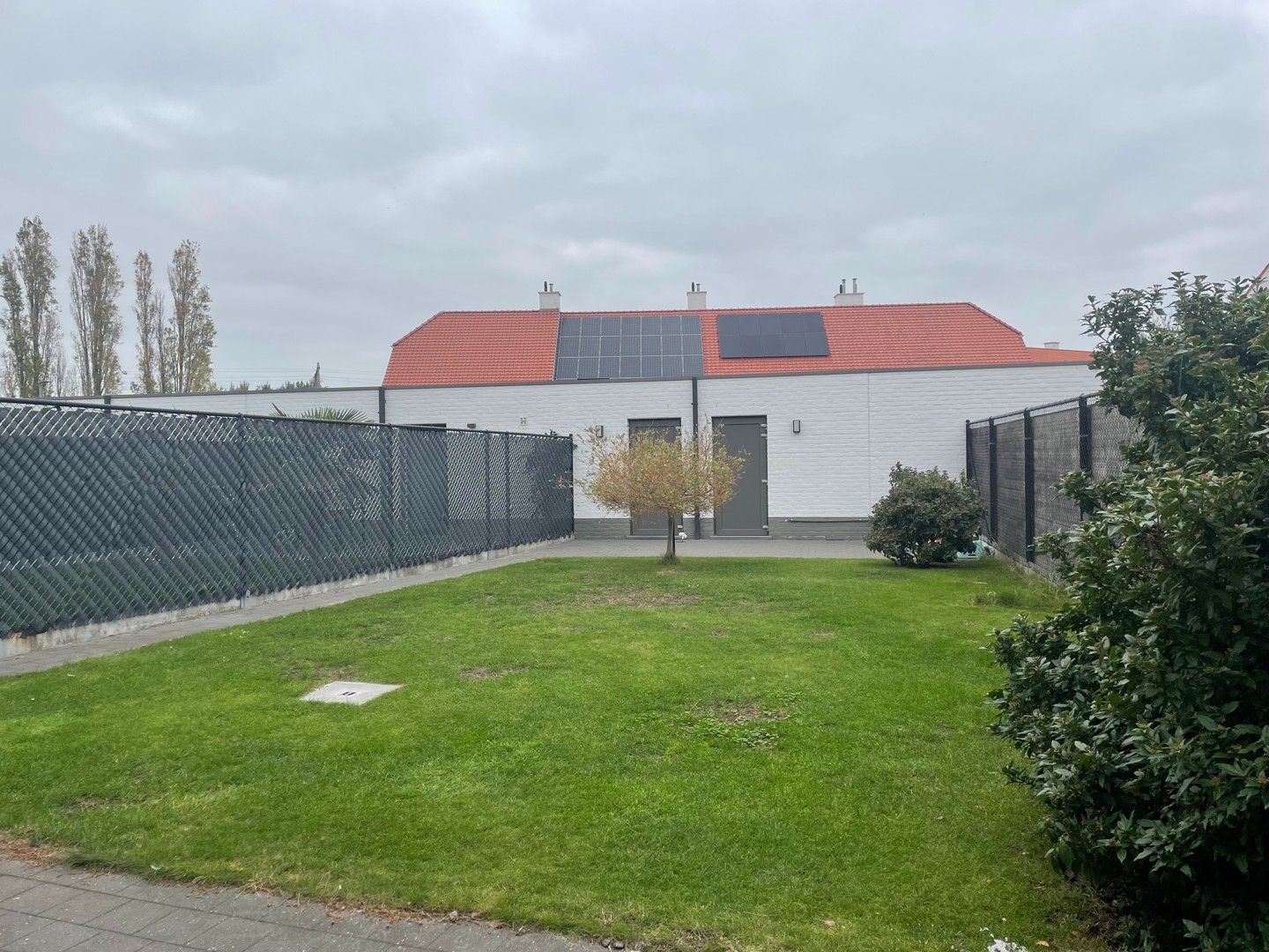 Recent en verzorgde hoekwoning met 2 parkeerplaatsen en garage foto 4