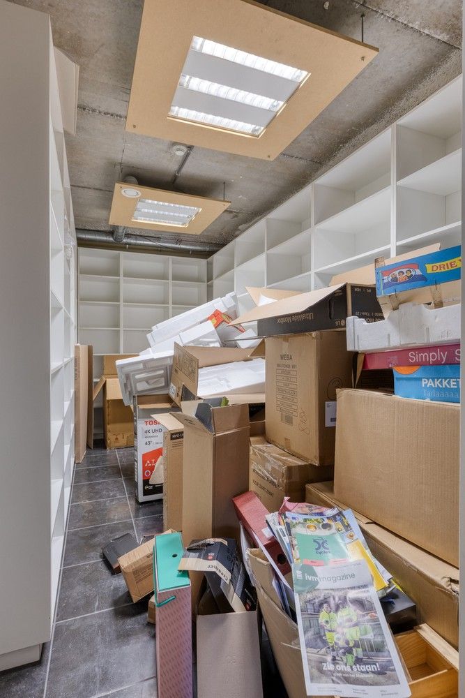 Sterk visueel gelegen kantoorgebouw met 3 standplaatsen en groot bovenliggend appartement met 6% bruto rendement. foto 12