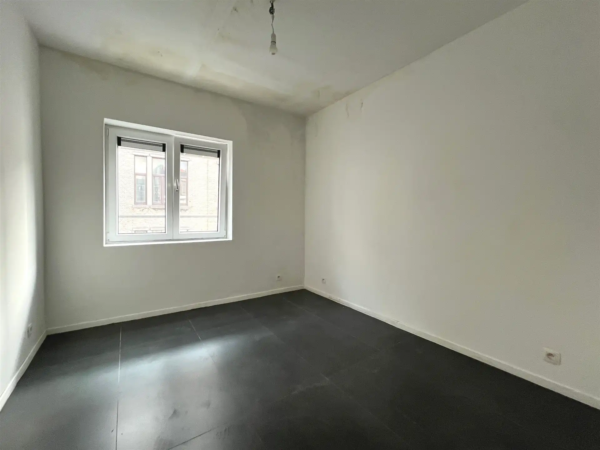 Volledig vernieuwd 2-slaapkamerappartement met gemeenschappelijk terras foto 8
