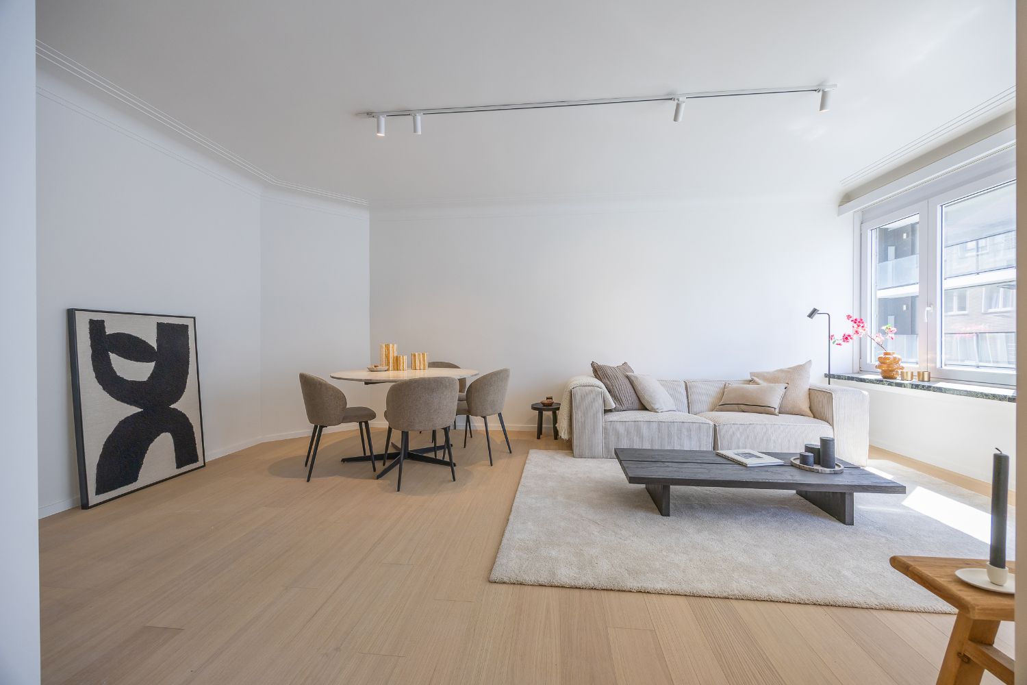 Gerenoveerd twee slaapkamer appartement in centrum Oostende foto 3