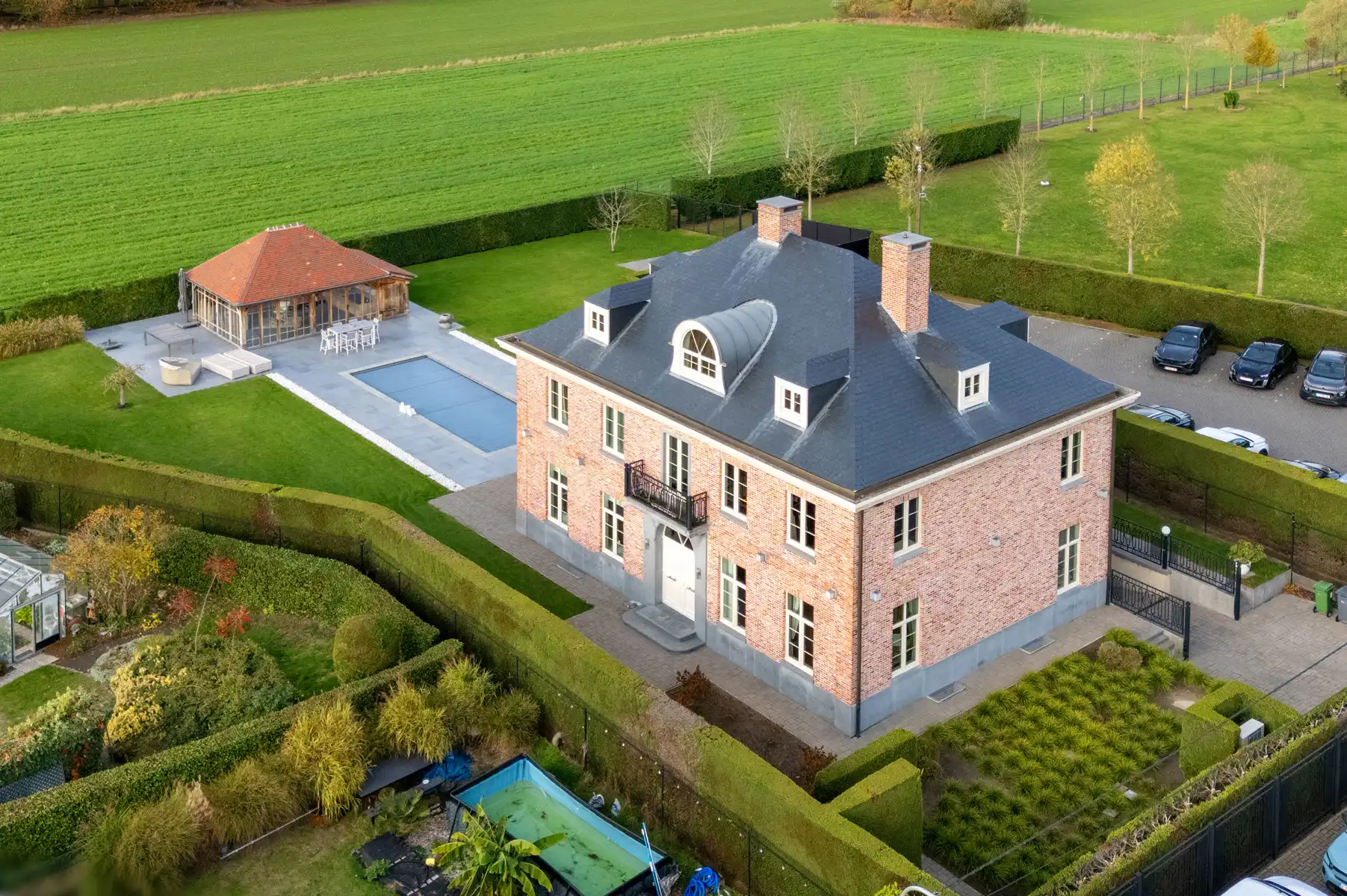 Prachtige villa in tijdloze architectuur te SCHRIEK foto {{pictureIndex}}