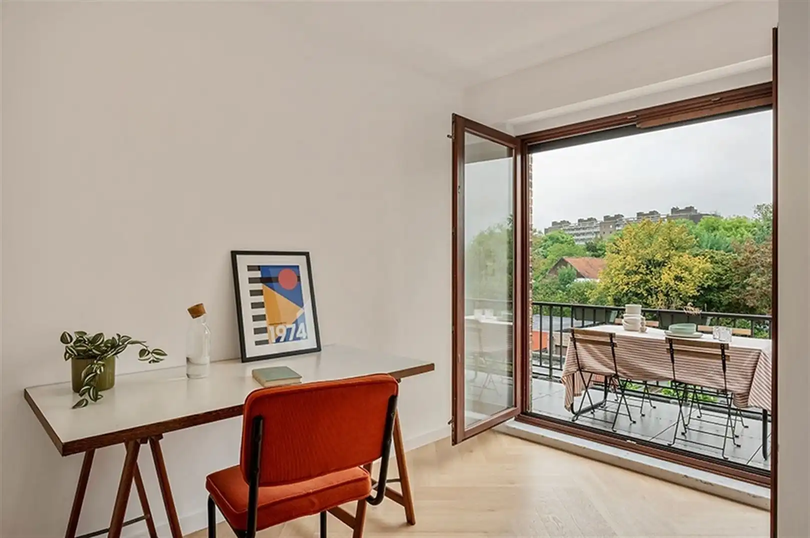 Instapklaar appartement met 2 grote slaapkamers, terras en garagebox foto 17