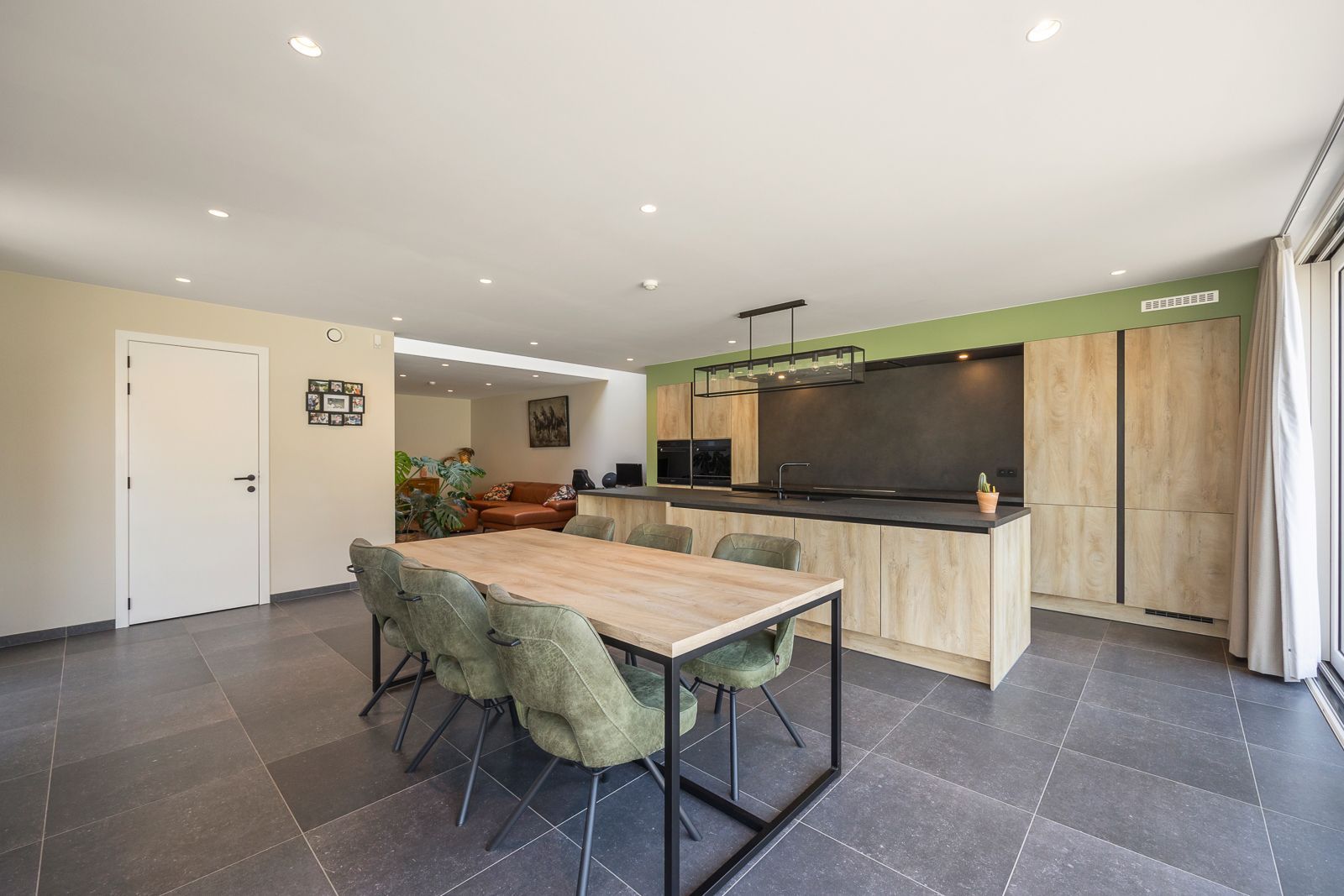 Instapklare woning met karakter, licht en ruimte in Hoevenen ! foto 11