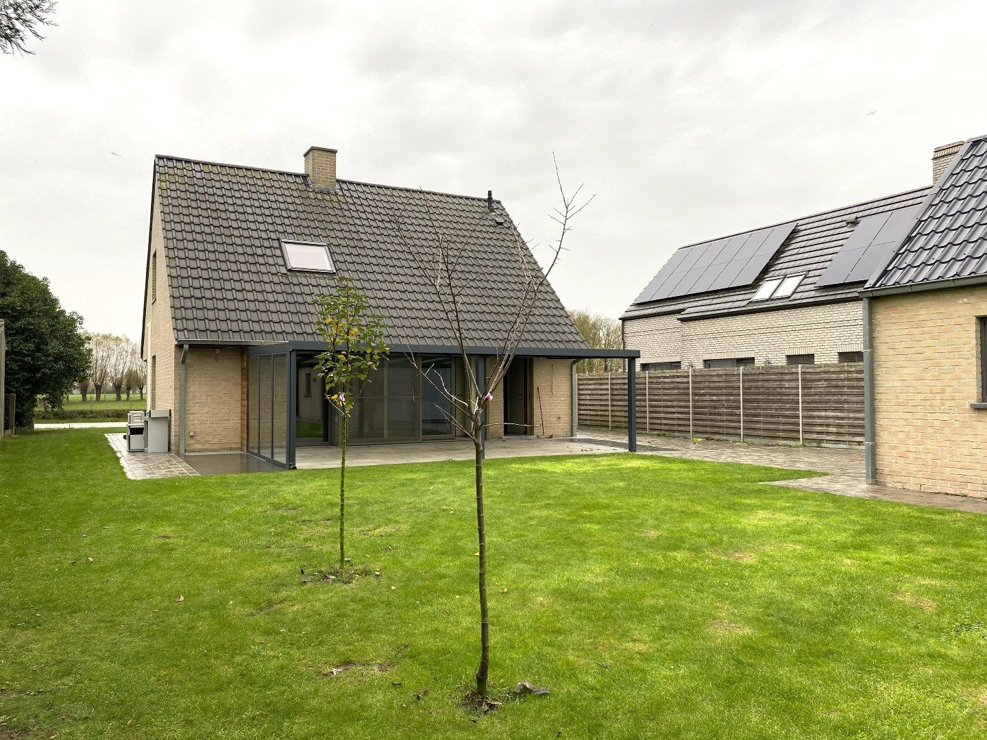 INSTAPKLARE ALLEENSTAANDE WONING MET 3 SLPKS | TUIN EN GARAGE foto 12