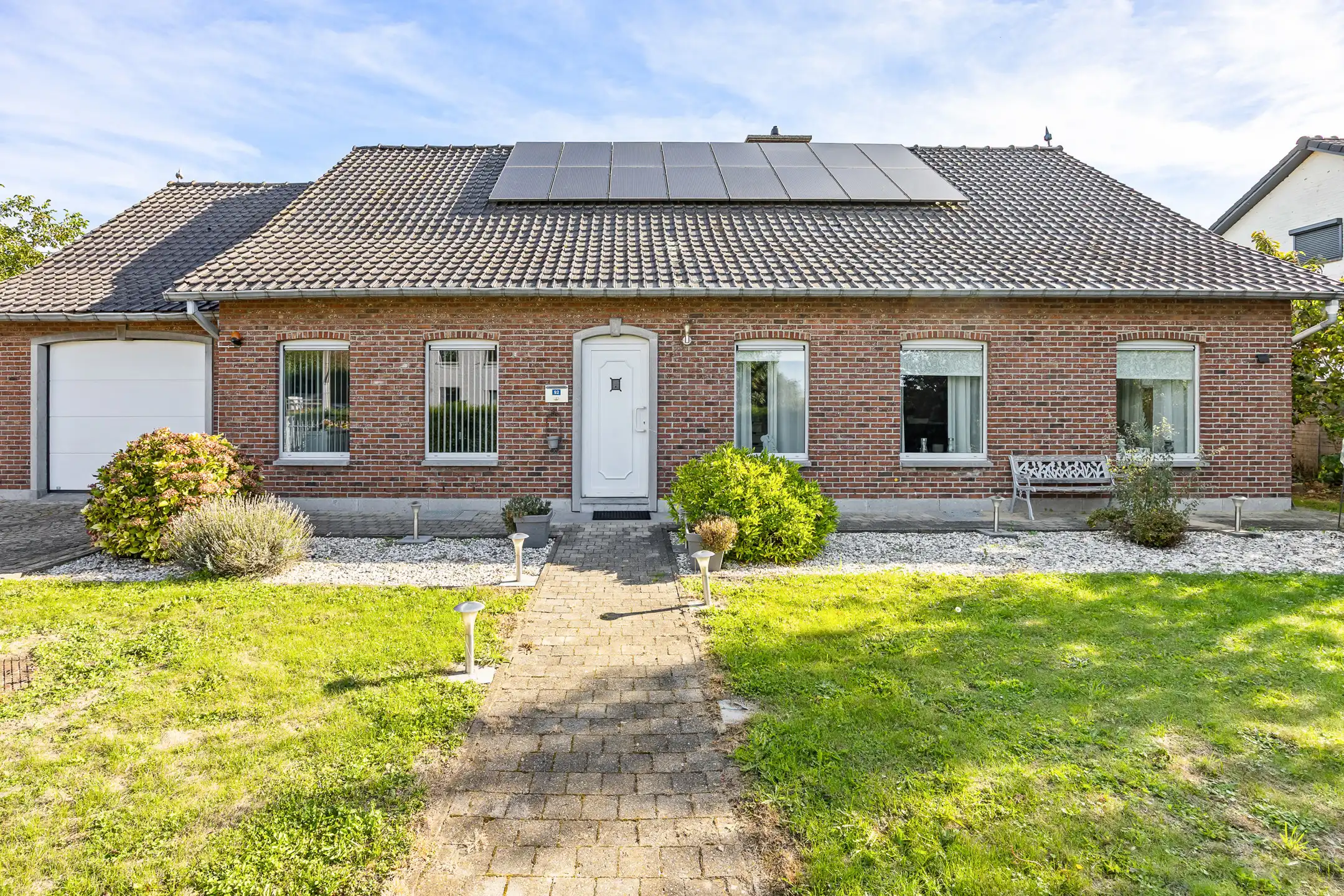 Ruime vrijstaande woning met 2 garages in Herderen foto 2