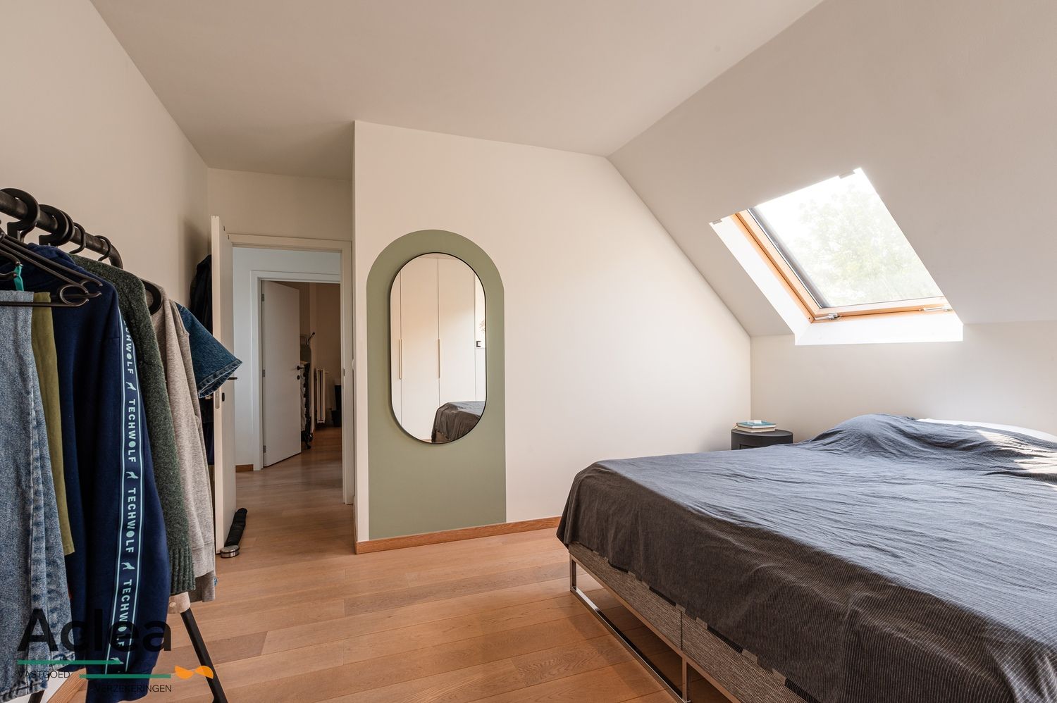 Lichtrijk, ruim duplex-appartement foto 22