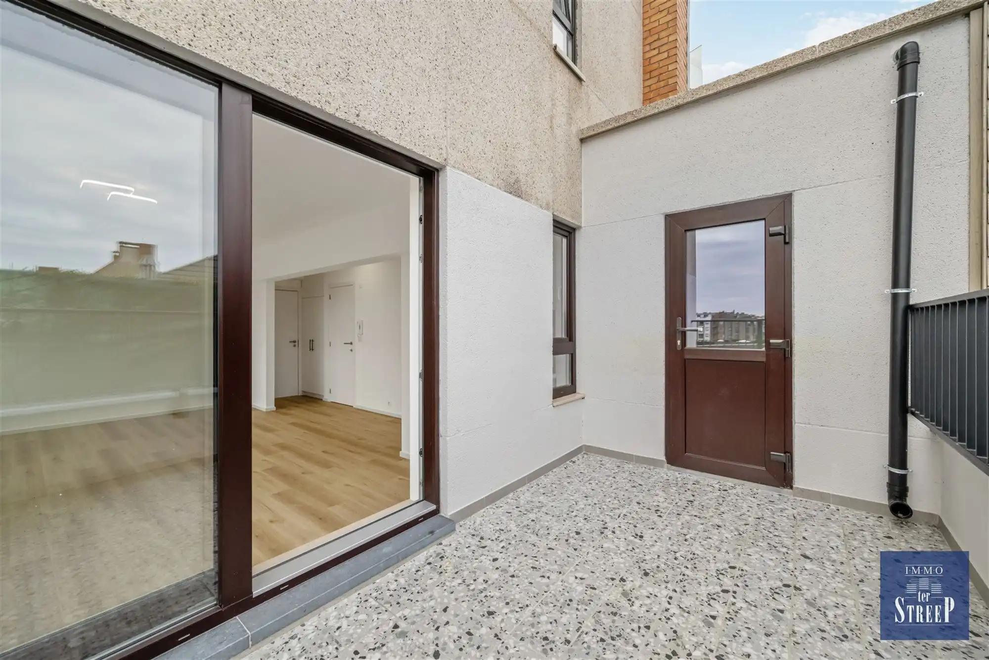 Volledig gerenoveerd appartement met 1 slaapkamer foto 9