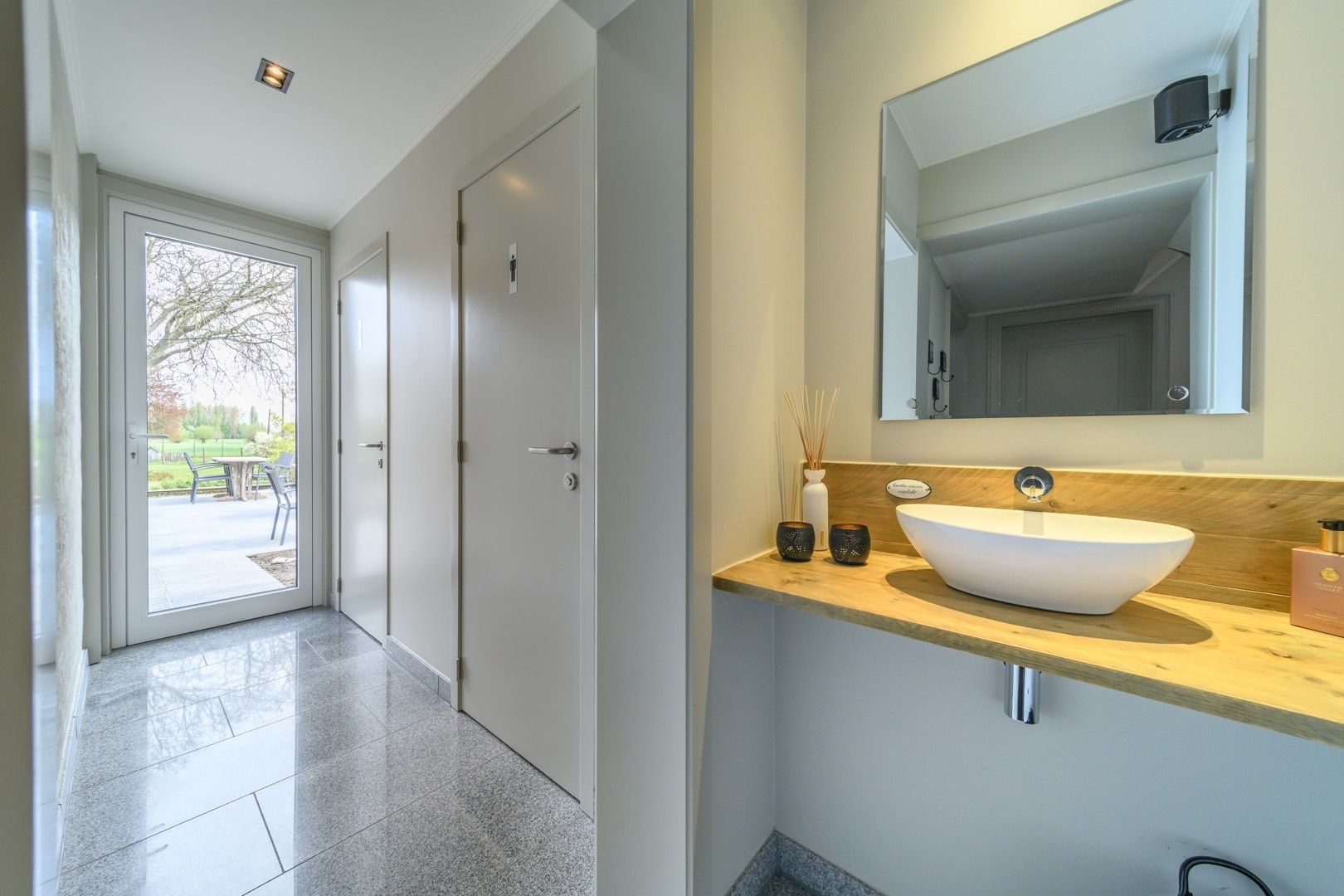 Charmant woonhuis  + achterliggend stuk bouwgrond op landelijke toplocatie foto 9
