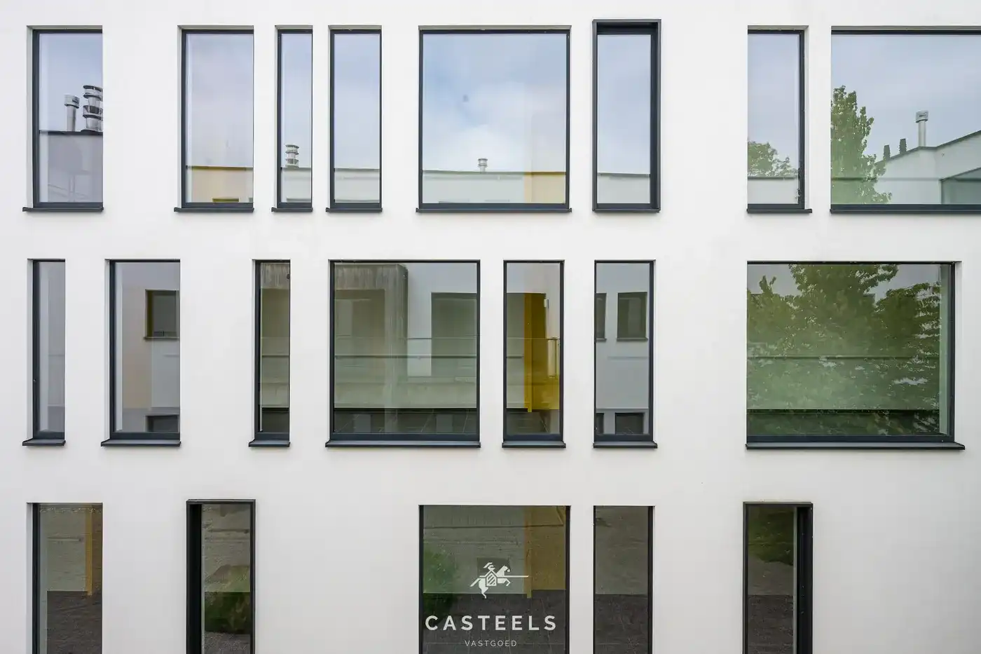 Lichtrijk appartement met grote gemeenschappelijke tuin foto 14
