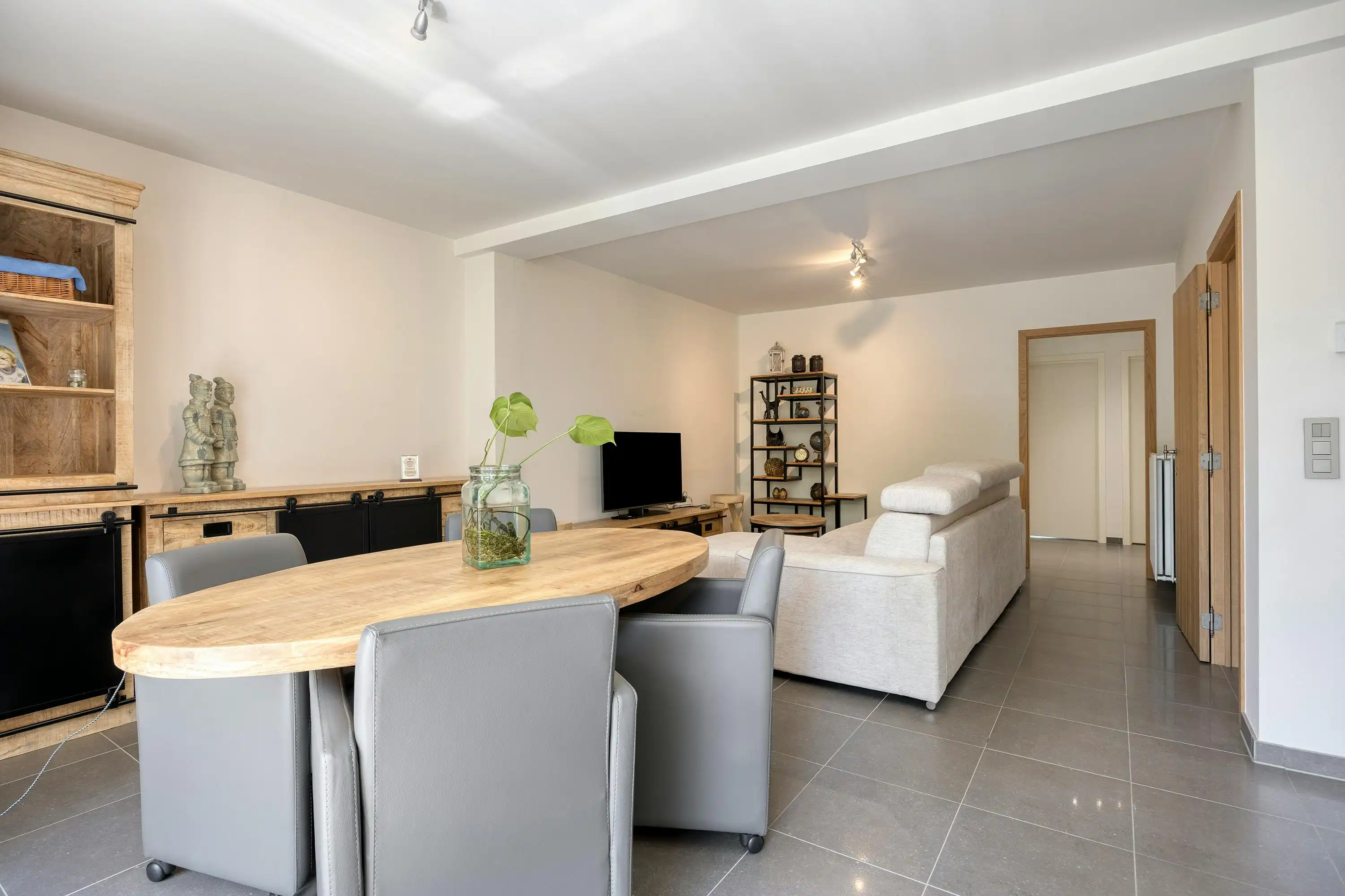 Mooi parkappartement met 2 slaapkamers, garage en 2 kelders foto 5