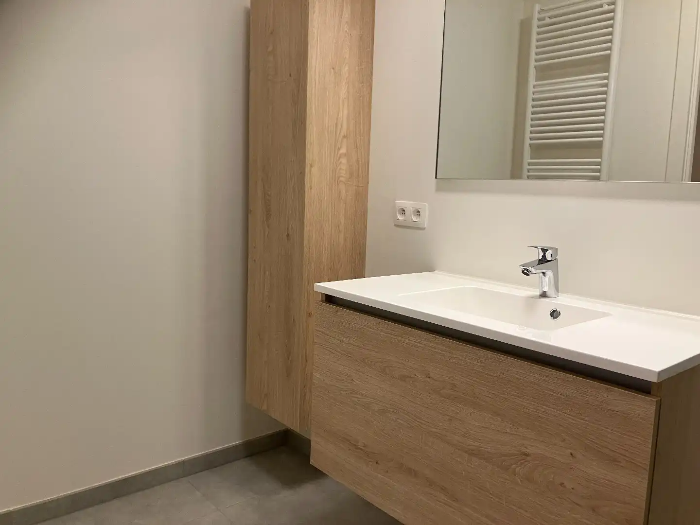 Nieuw gelijkvloers 1-slaapkamerappartement met autostaanplaats en berging! foto 6