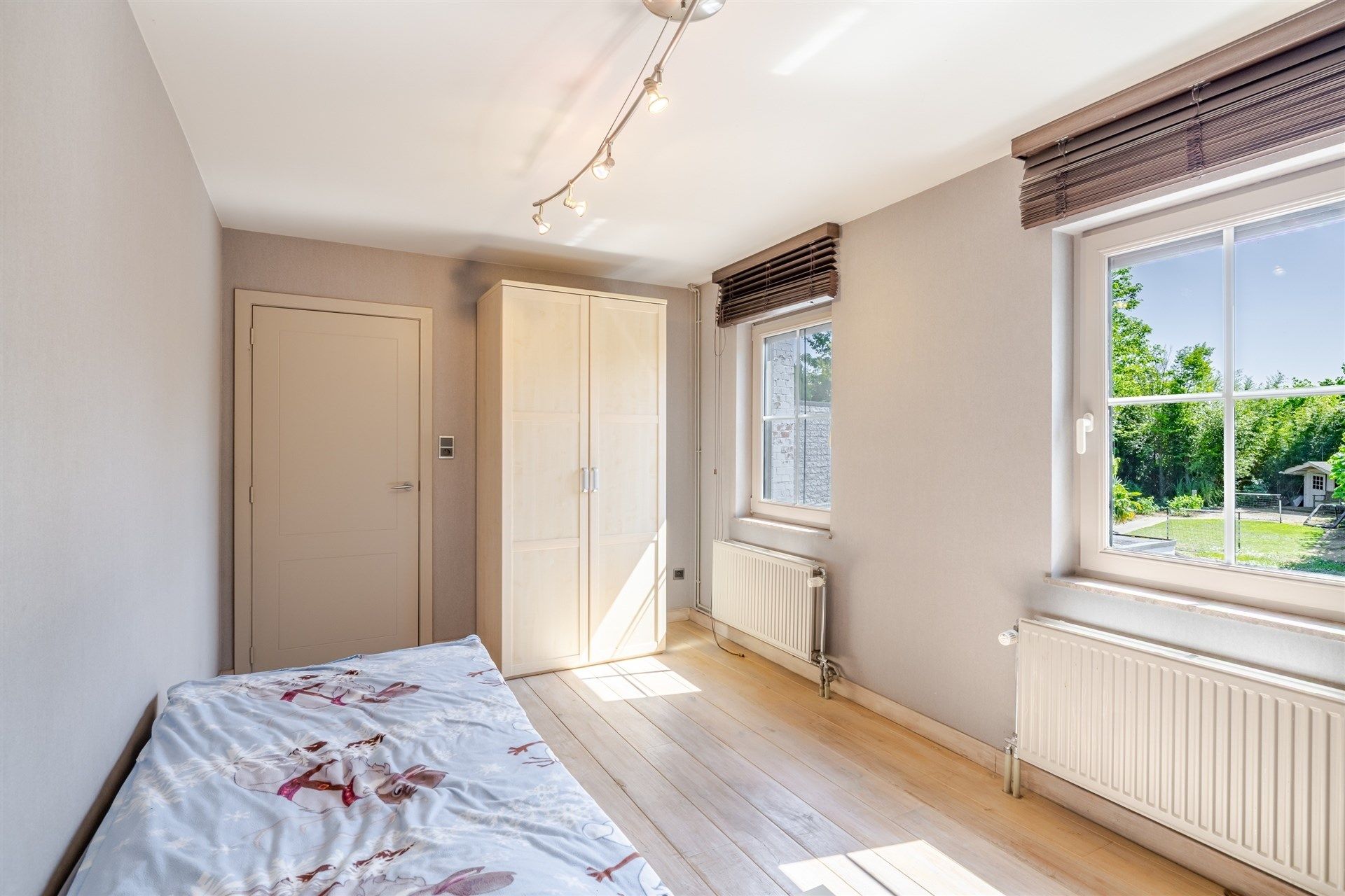 Bijzonder ruime woning met 3 slks en zwembad in Wetteren foto 15