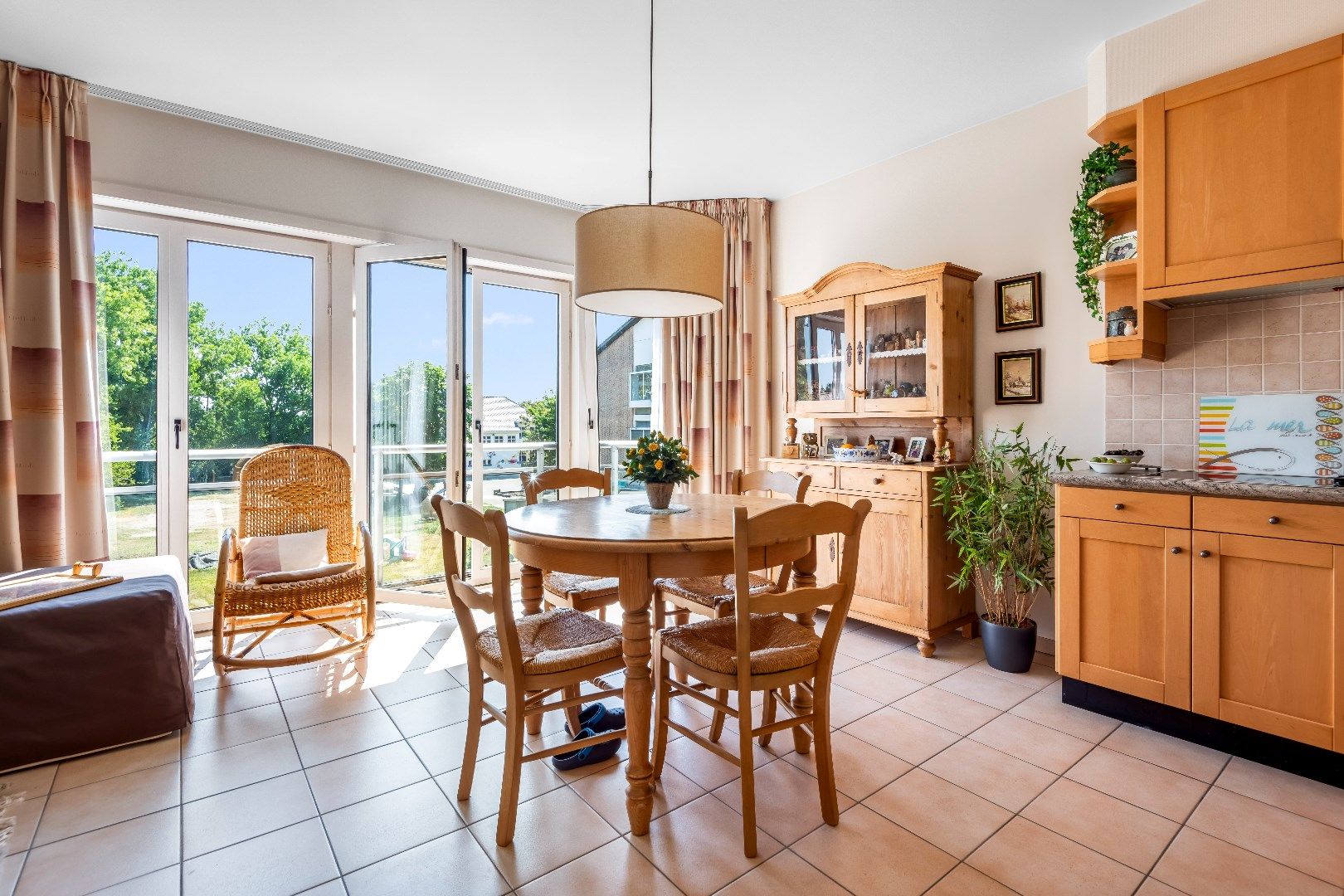 Aangenaam appartement met open groen zicht op de villa's van het Zoute, gelegen vlakbij de Lippenslaan. foto 3