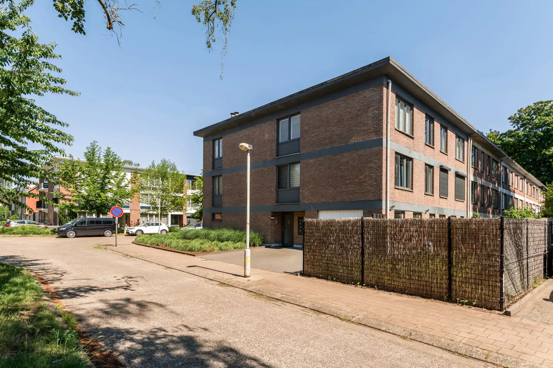 Lichtrijk hoekappartement met tuin en garage in Kapellen foto 17