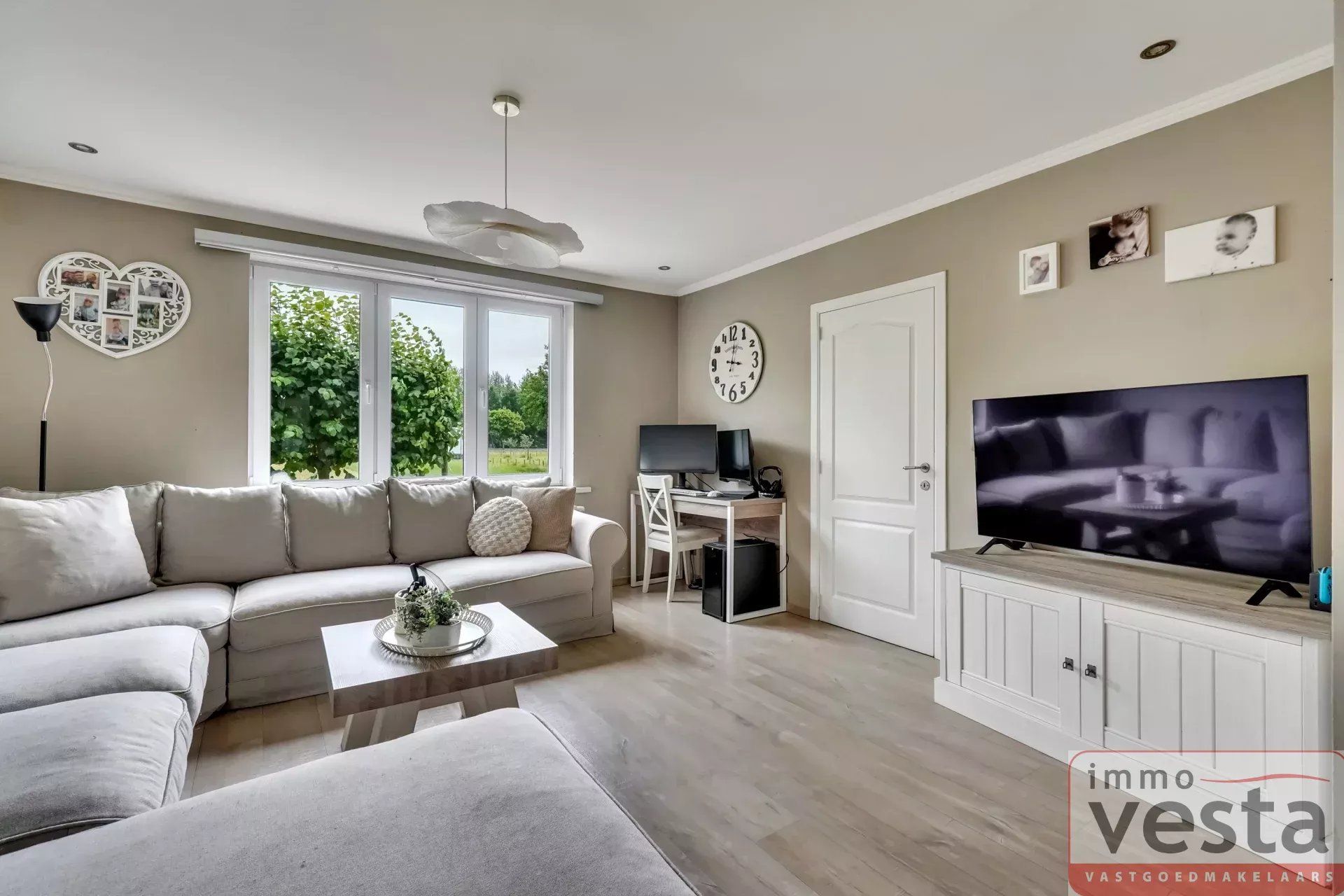 Gerenoveerde woning met 3 slaapkamers, ruime tuin en landelijke charme foto 4