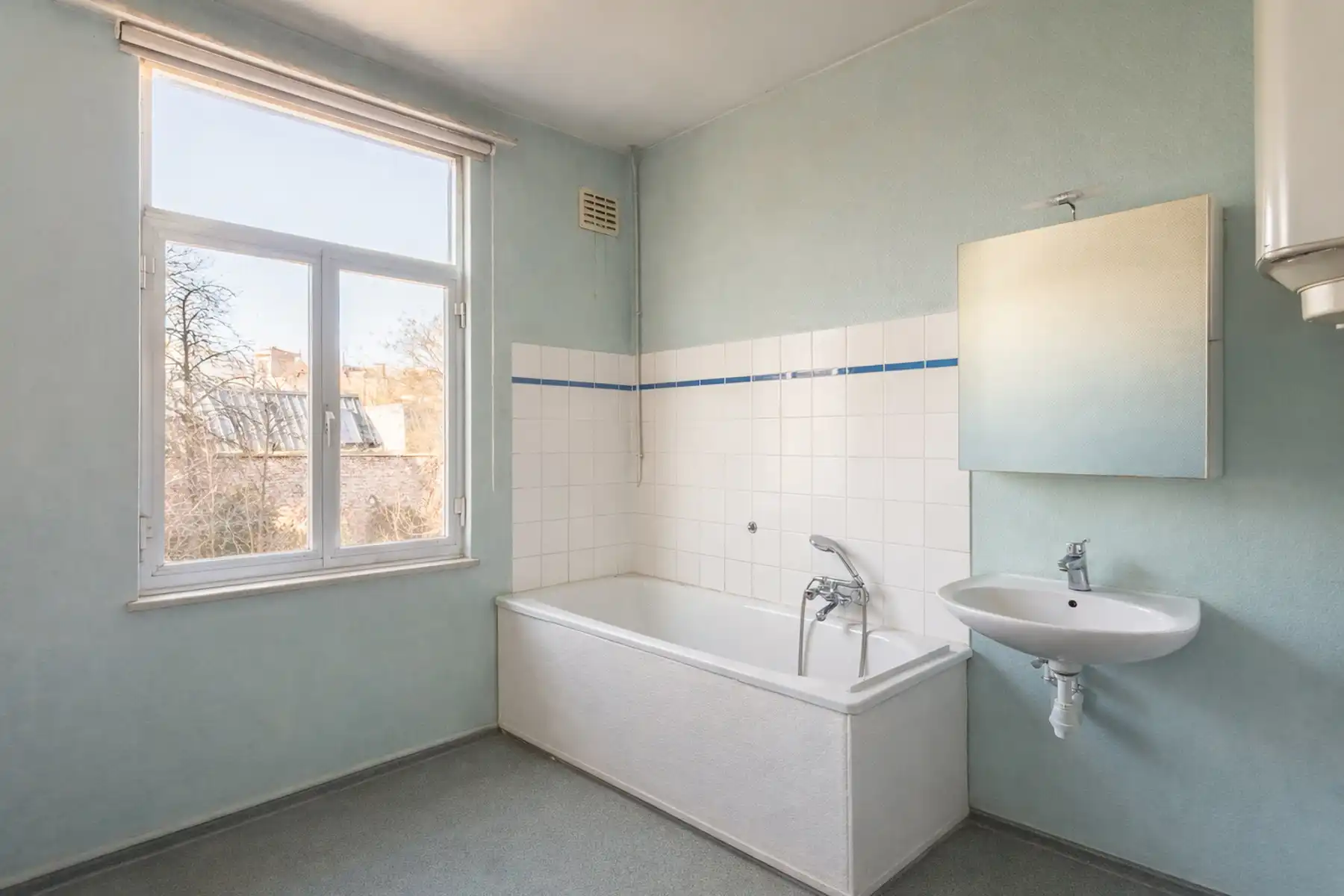 Te renoveren herenwoning met ruime tuin in Zurenborg foto 11