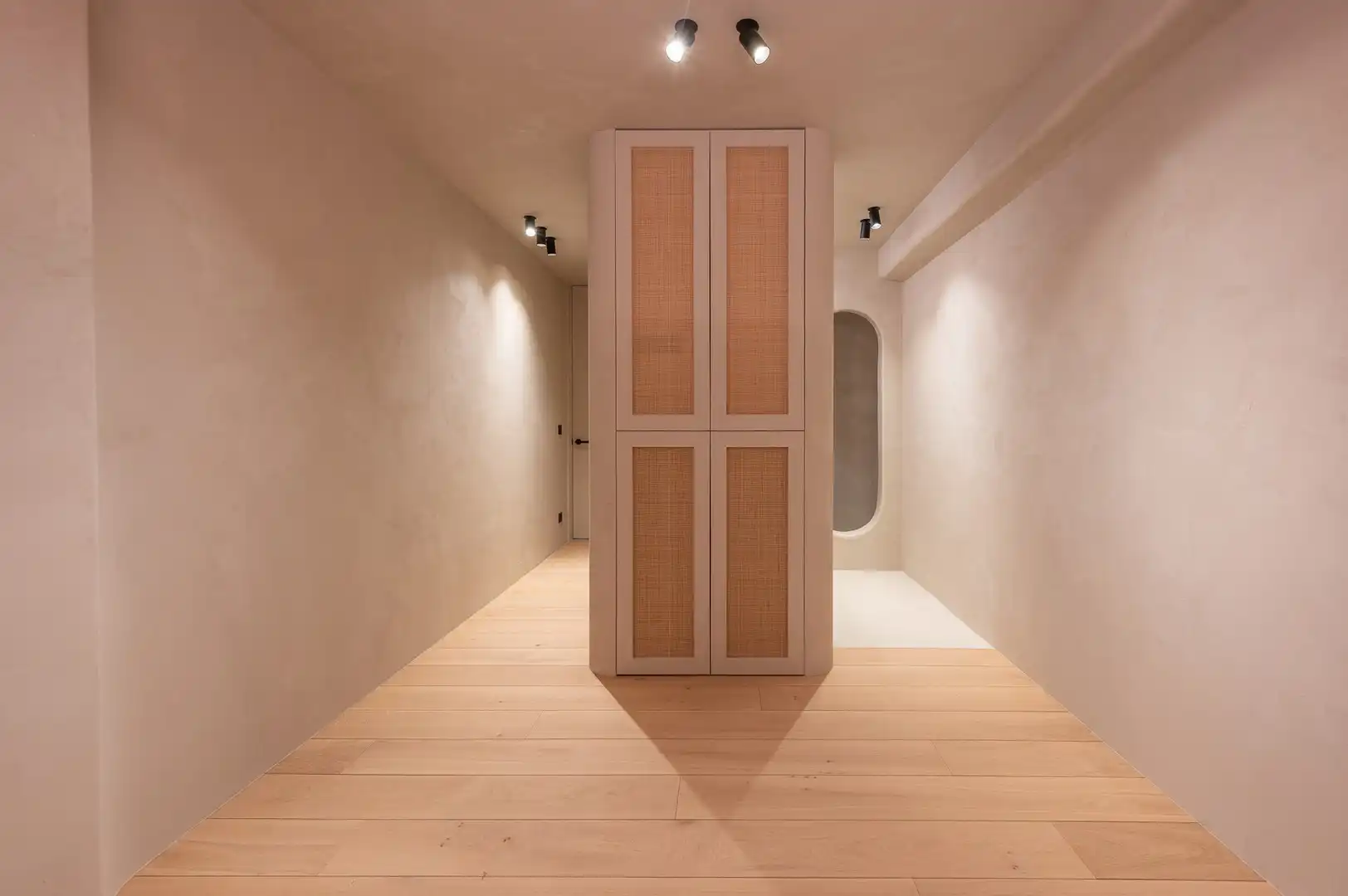 Gerenoveerd appartement met 3 slaapkamers, gelegen nabij de Zeedijk en het Driehoeksplein. foto 12