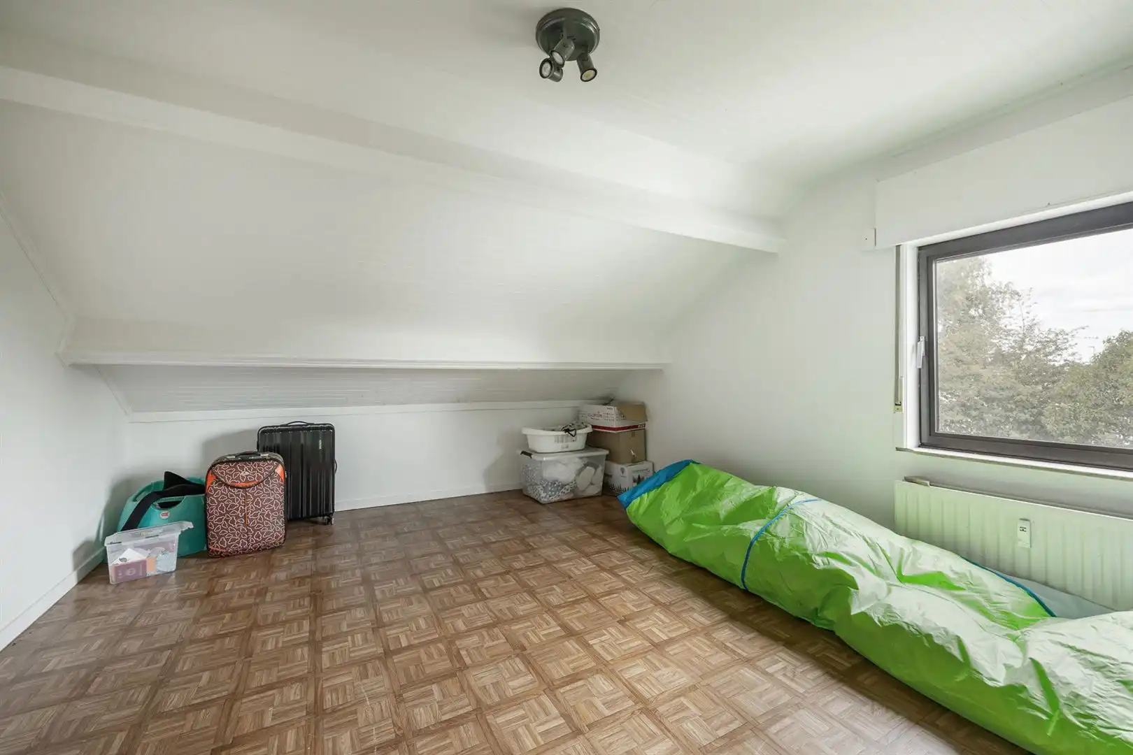 Ruim appartement met 4 slaapkamers en tuin! foto 7