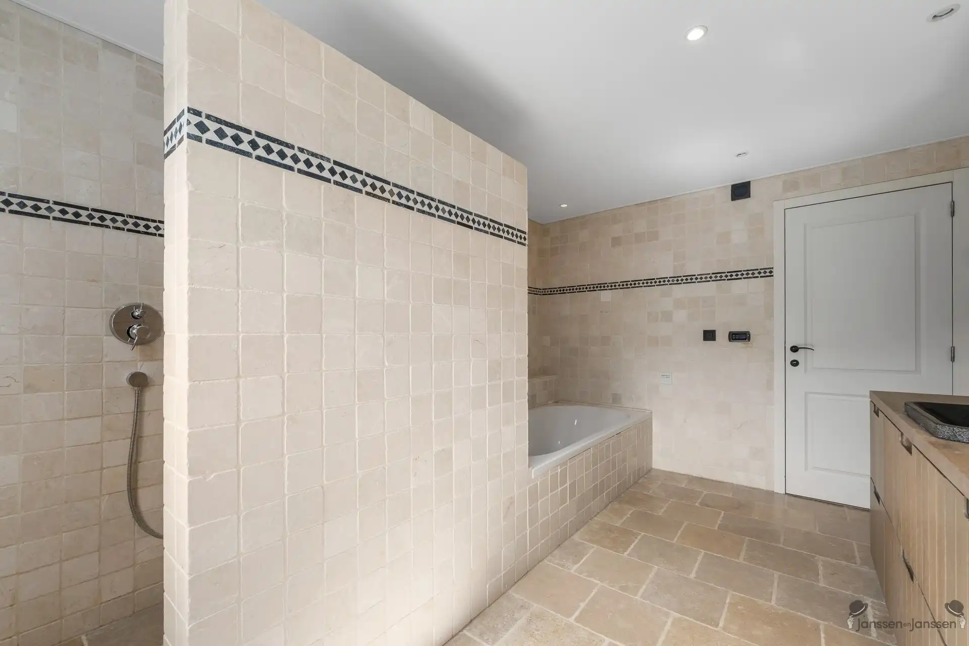 Instapklare halfopen bebouwing met EPC A op toplocatie in Schilde foto 13