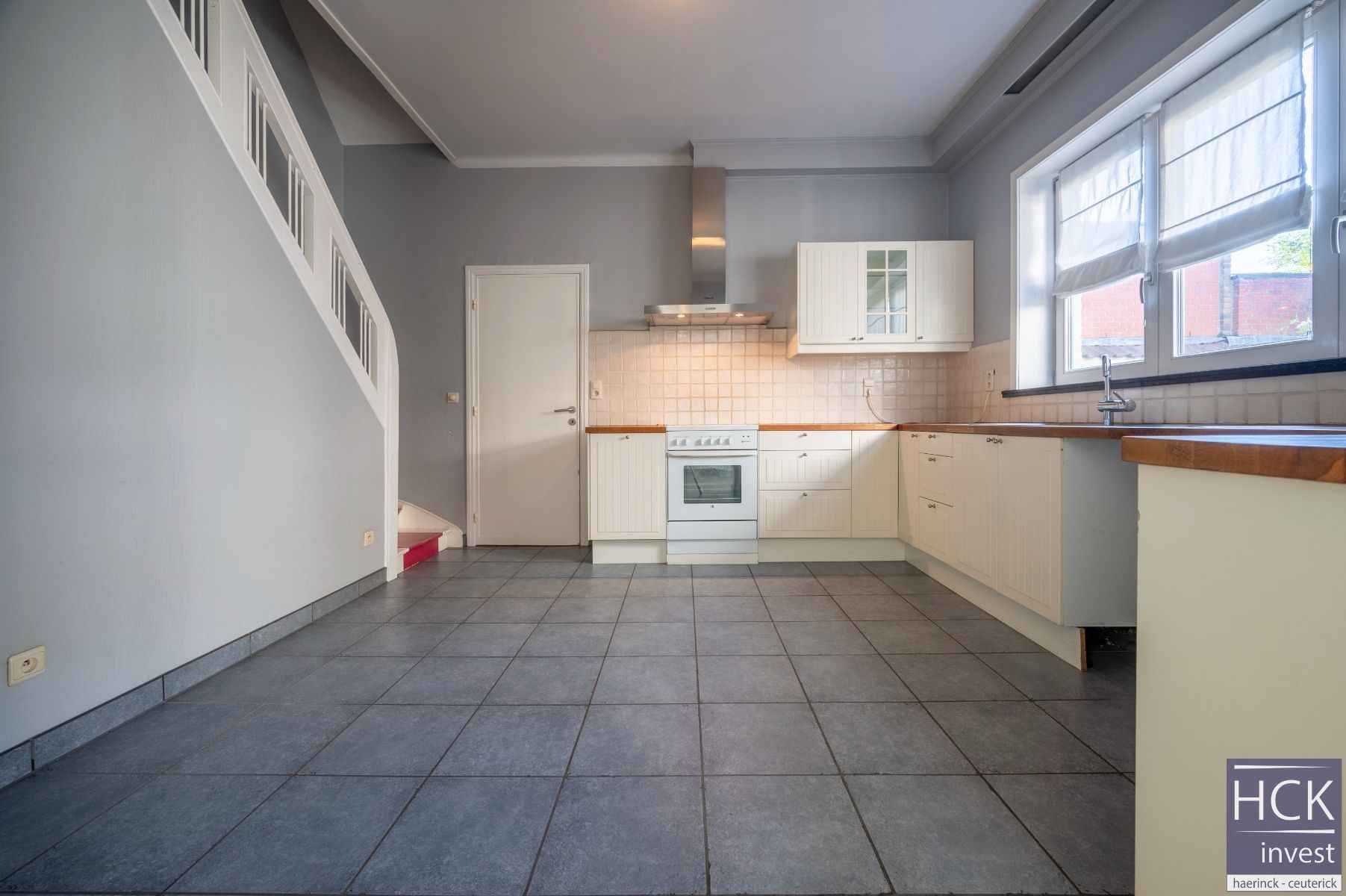 KRUISHOUTEM - Instapklare ruime burgerwoning met 4 SLPK. in centrum!! foto 9