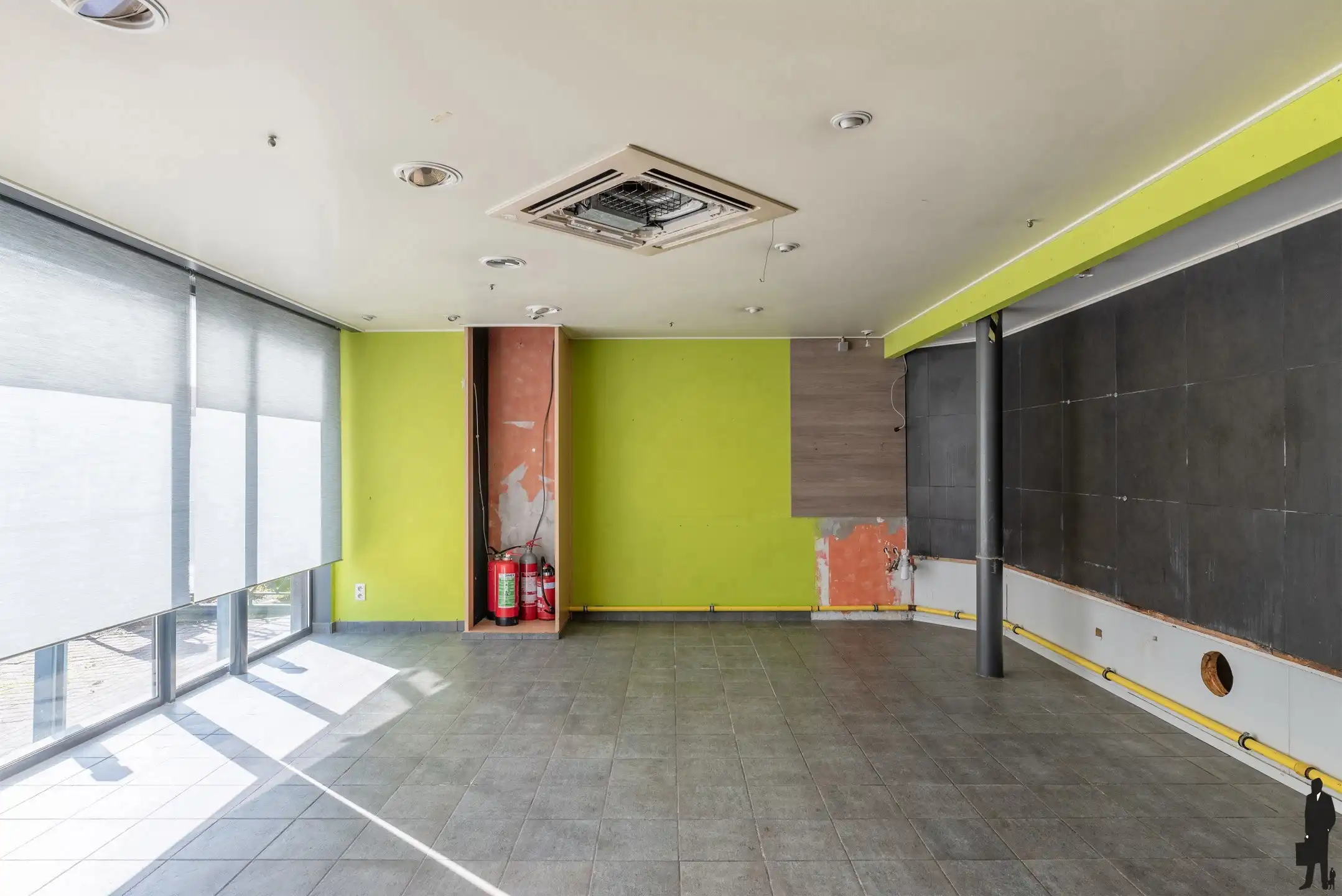 Handelsruimte van ca.163m2 aan doorgaande weg in Arendonk foto 6