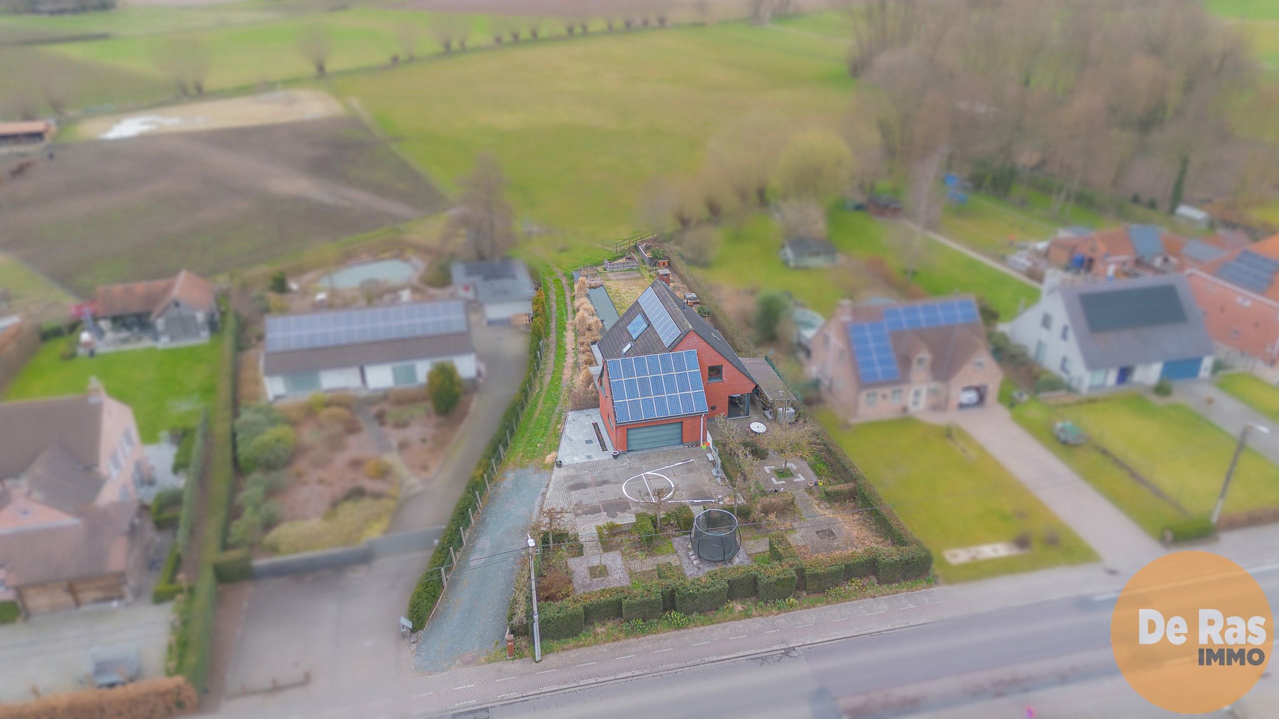 WIEZE - Lichtrijke villa met 5 slpks en 2 bdkmrs en tuin foto 2
