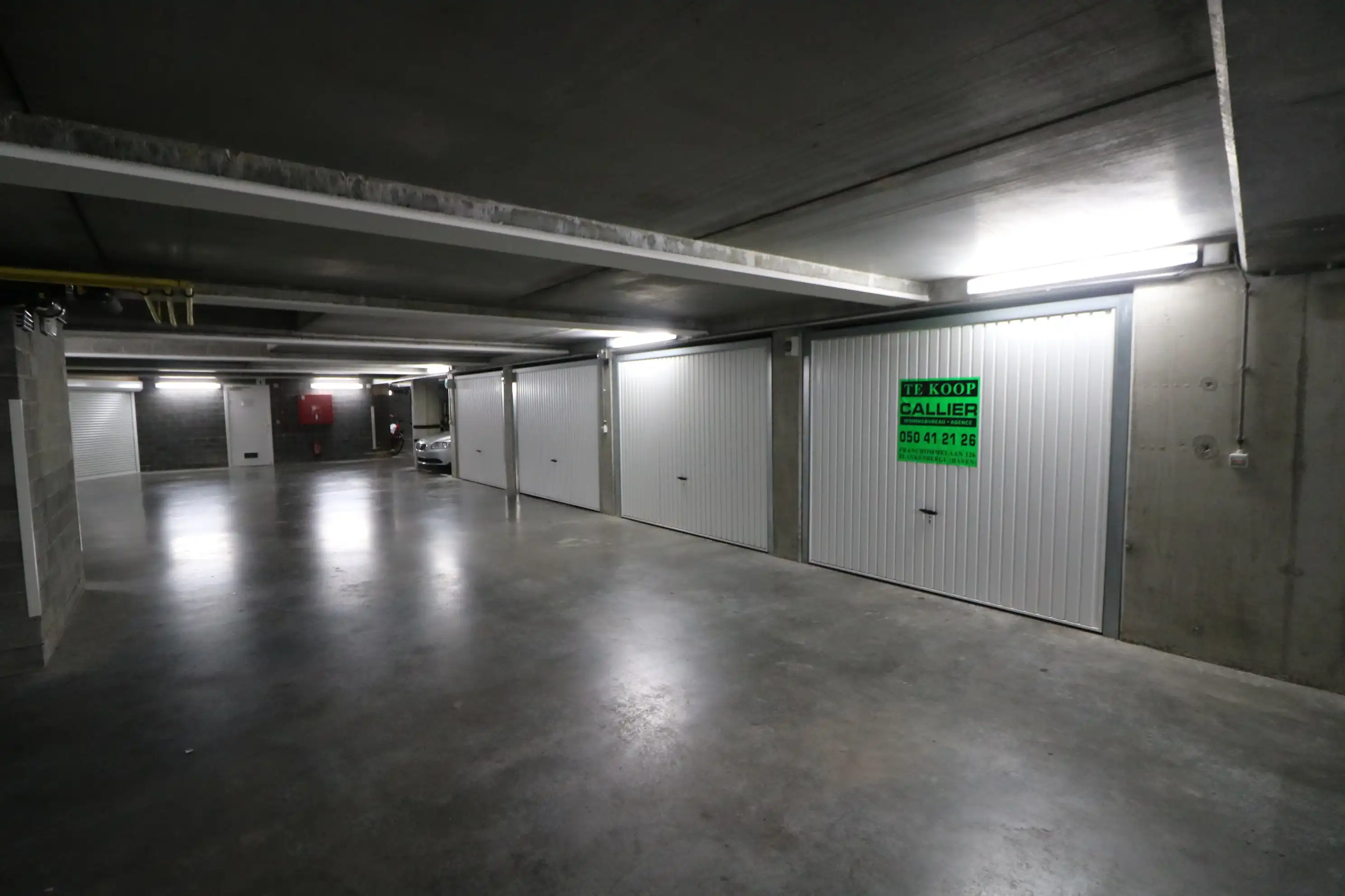 Bijzonder ruim appartement met 3 slaapkamers, 2 badkamers en open zichten, met de mogelijkheid om een garagebox aan te kopen in het gebouw. foto 3