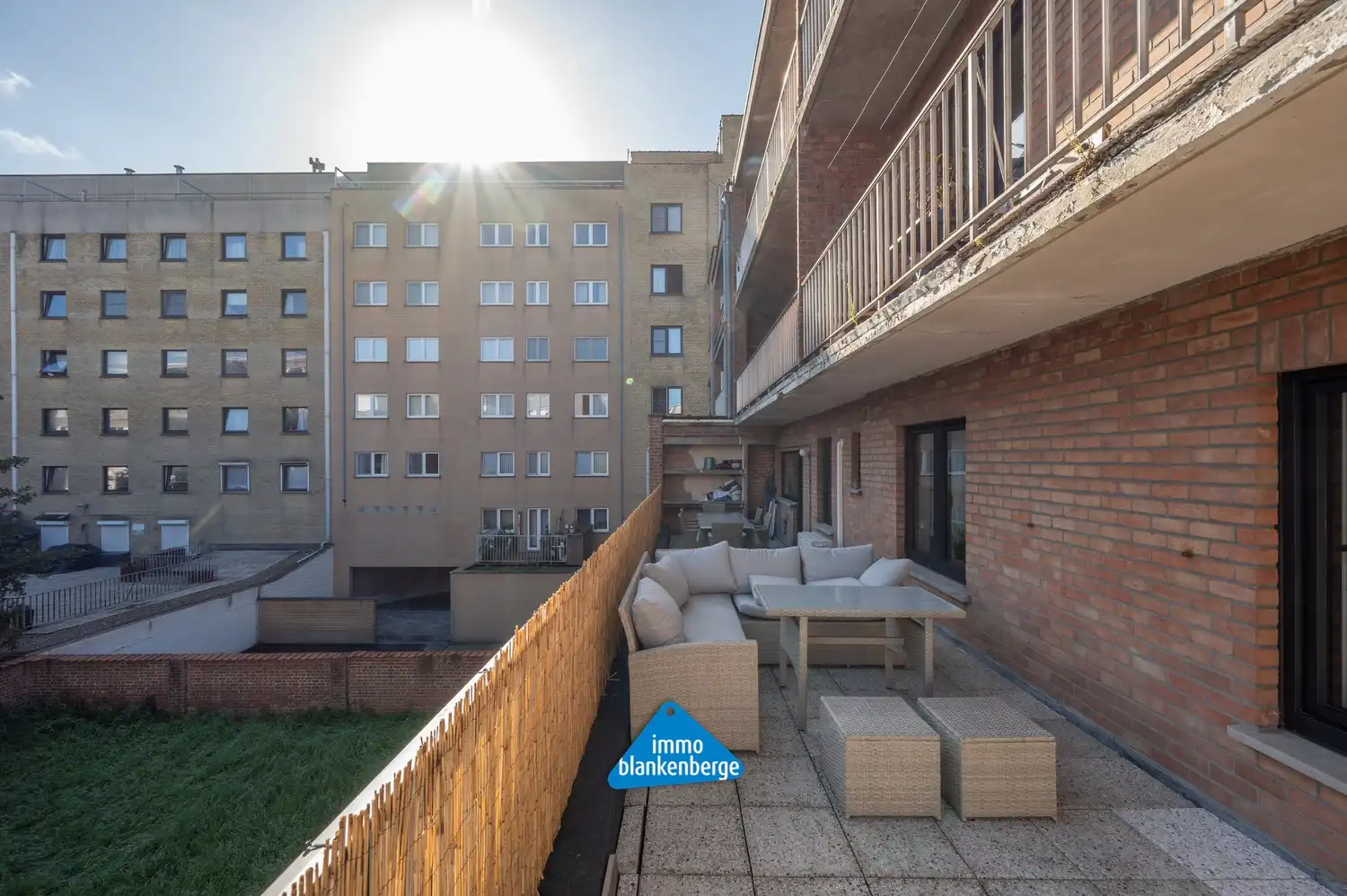 Zeer Ruim en Stijlvol gerenoveerd appartement van 232m² op een toplocatie vlak bij het strand. foto 13