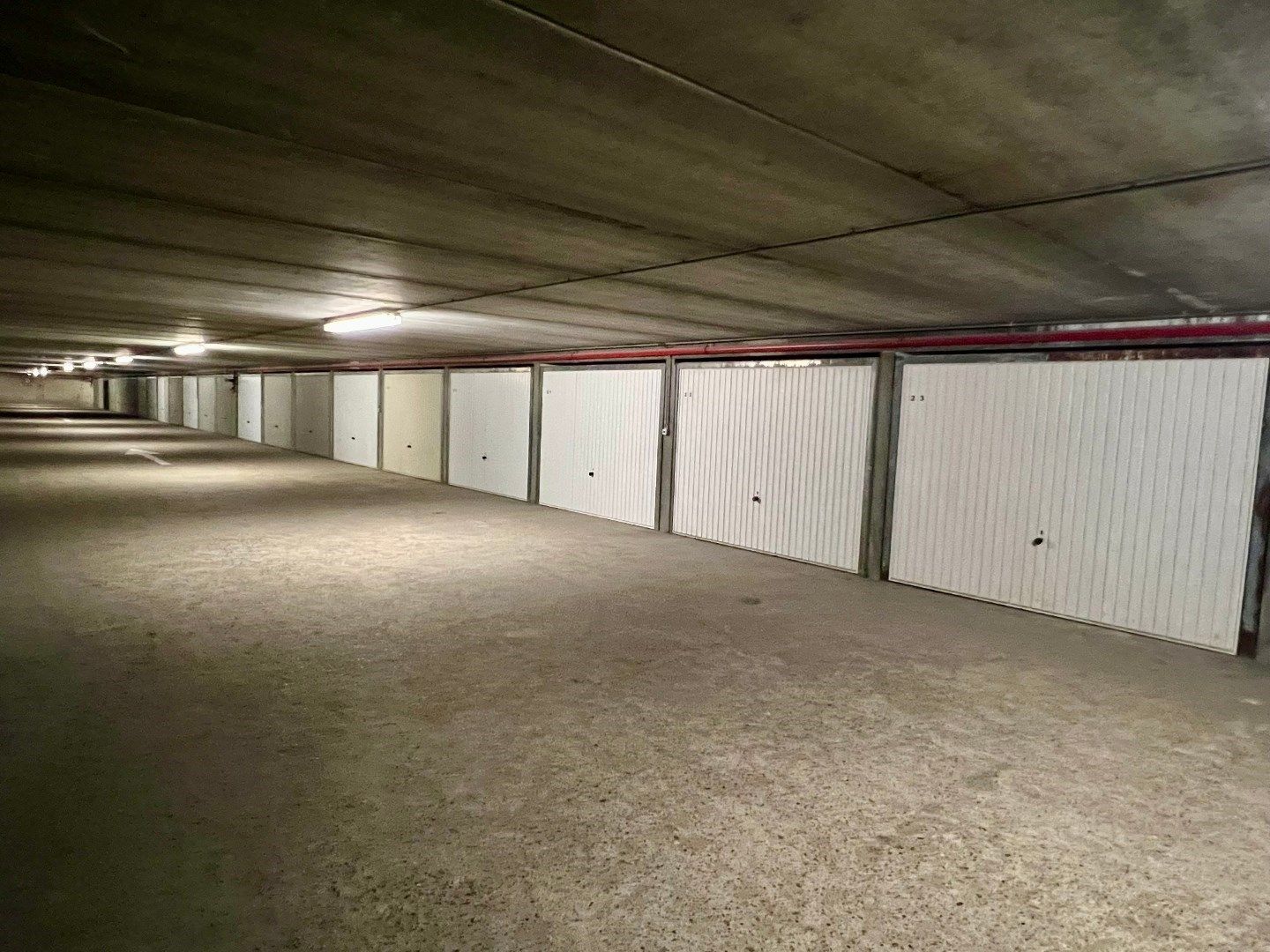Gesloten garage - aan de Zeedijk foto 3