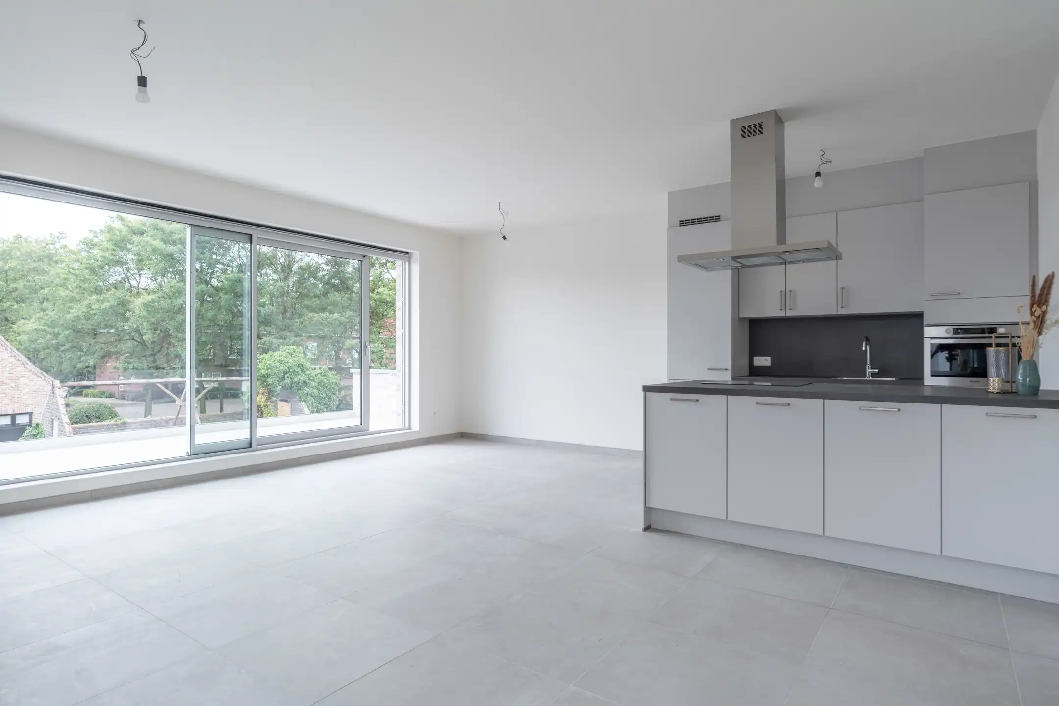 Nieuwbouwappartement met 2 slpks, terras en autostaanplaats. foto 2