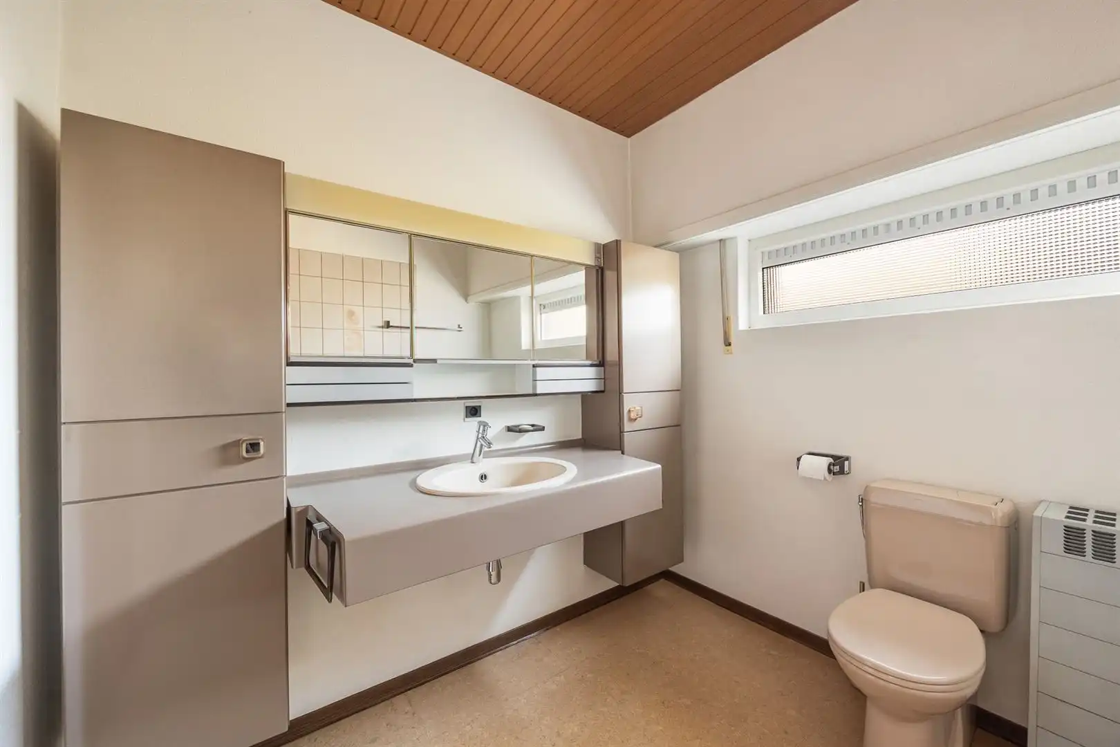 Charmante en karaktervolle woning met erg ruim bijgebouw.  foto 11