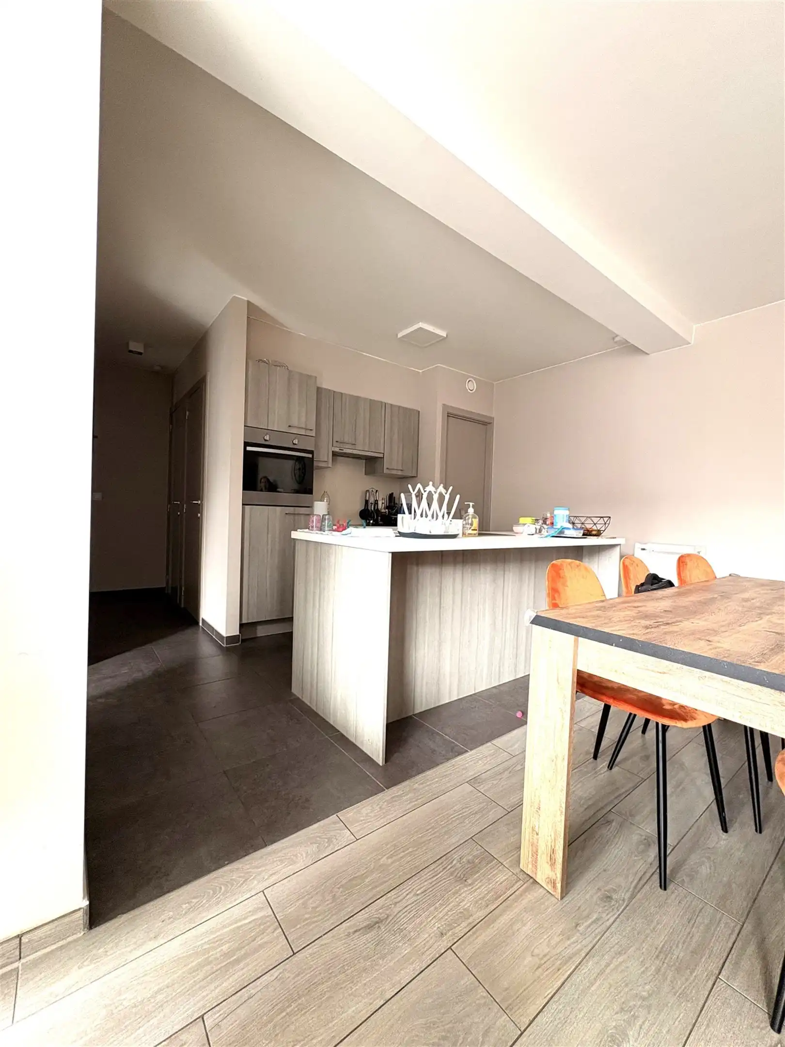 Prachtig Recent Appartement op Ideale Locatie in Sint-Gillis foto 4