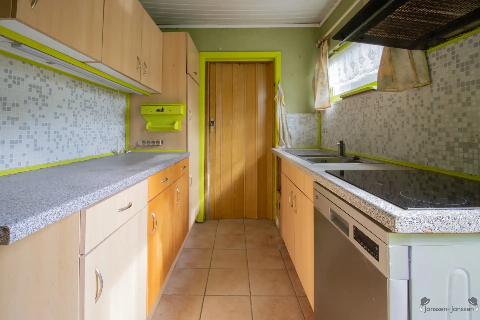 Bungalow met 2 slaapkamers op perceel van 885 m² foto 4