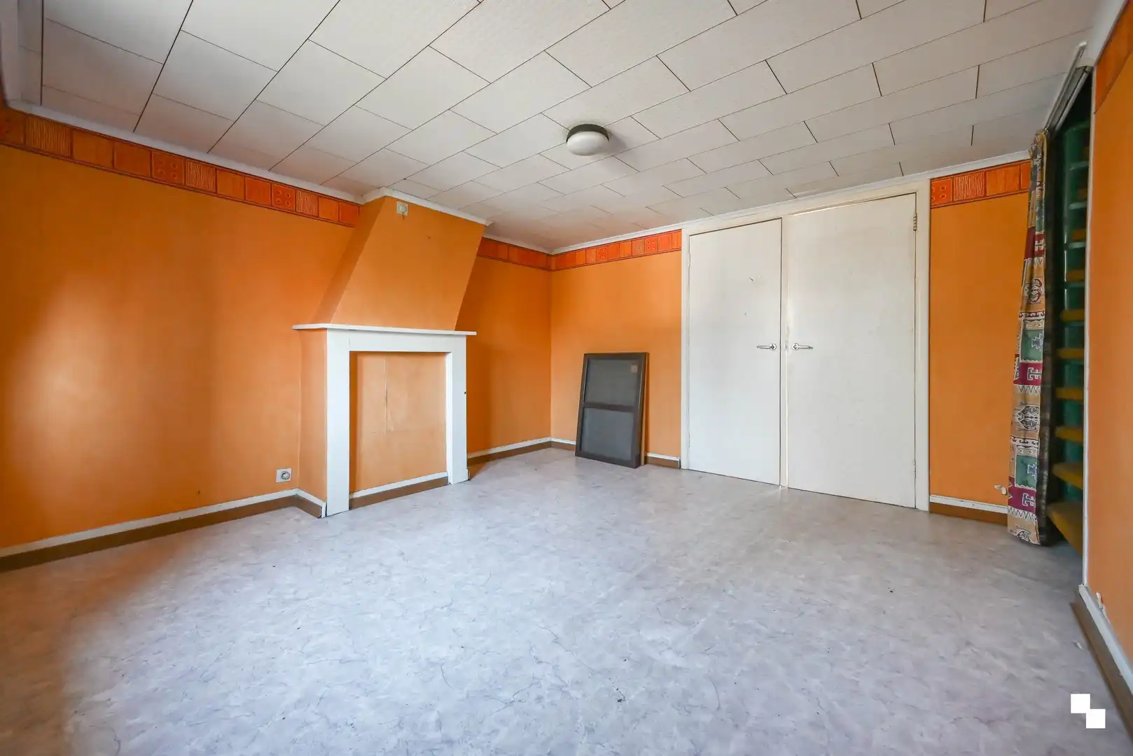 Totaal te renoveren woning met riante garage te Bosmolens foto 16