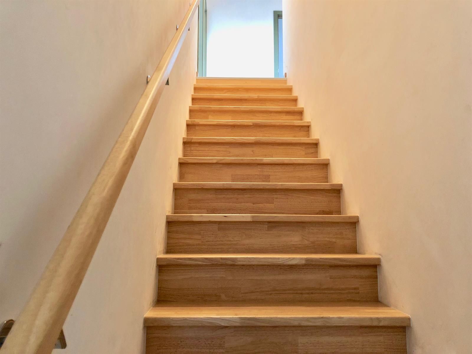 Prachtige nieuwbouwwoning met oprit, garage en tuin foto 9