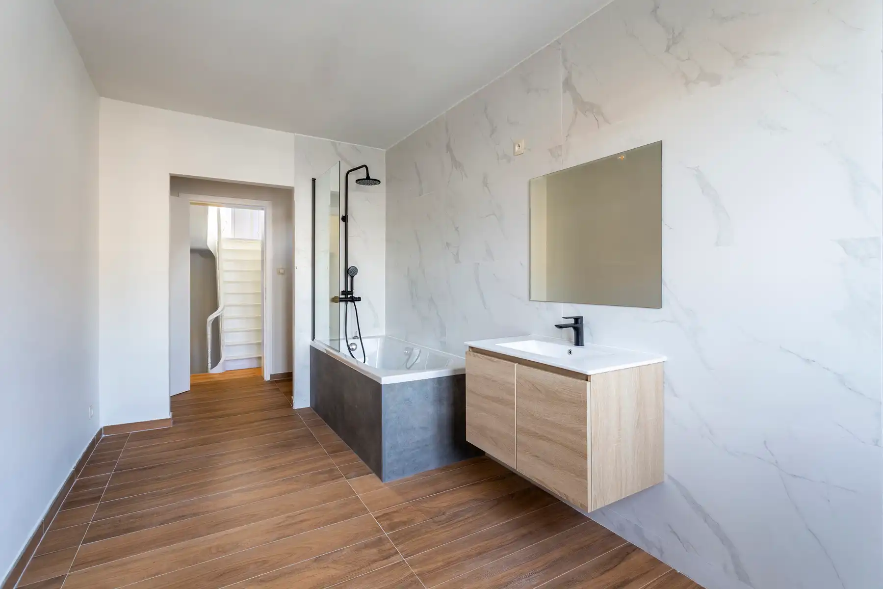 Bel-étage woning met inpandige garage nabij het Zuid foto 6