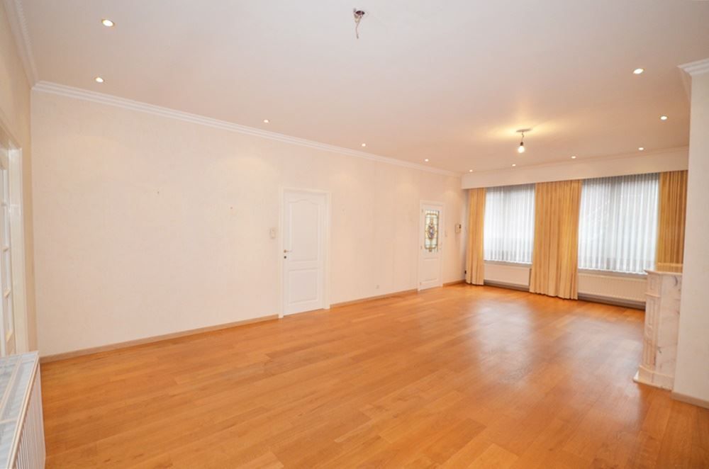 CENTRAAL GELEGEN HANDELSPAND MET VELE MOGELIJKHEDEN IN HET CENTRUM VAN HECHTEL! foto 7