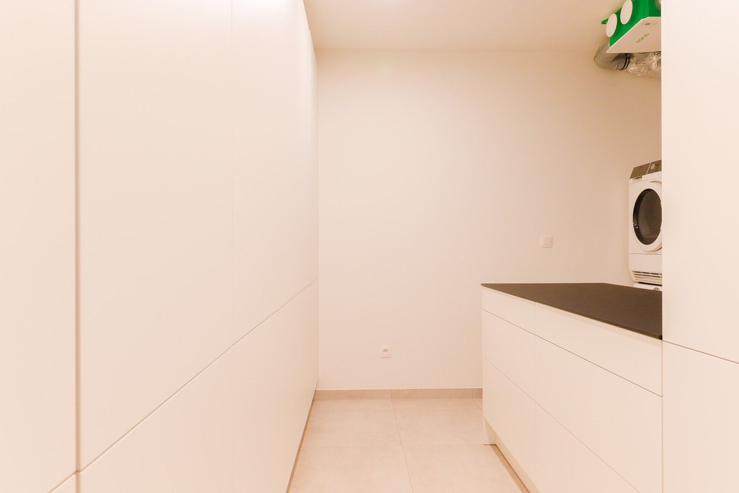Genk, Winterslagstraat 24 bus 22 - Luxueus afgewerkt appartement met prachtig uitzicht op het "stadsbos" in hartje Genk. foto 14