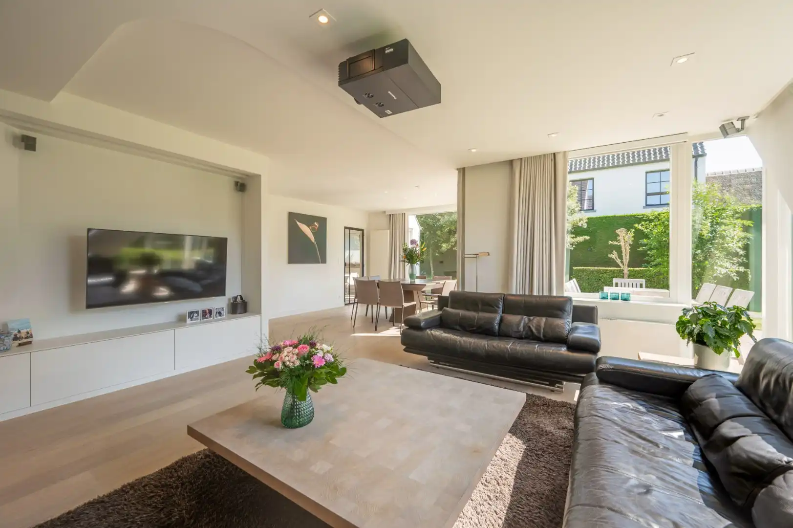 Gerenoveerde villa in residentiële omgeving foto 3