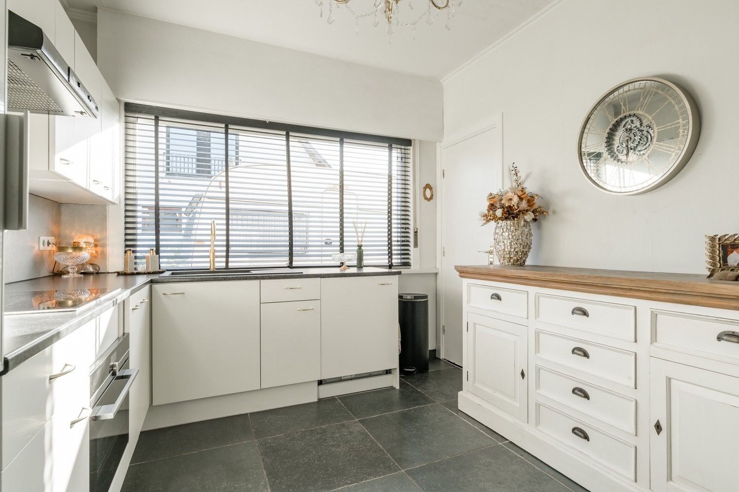 Gezellige, gerenoveerde gezinswoning met 3 slaapkamers op 903 m², vlak bij de Nederlandse grens! foto 11