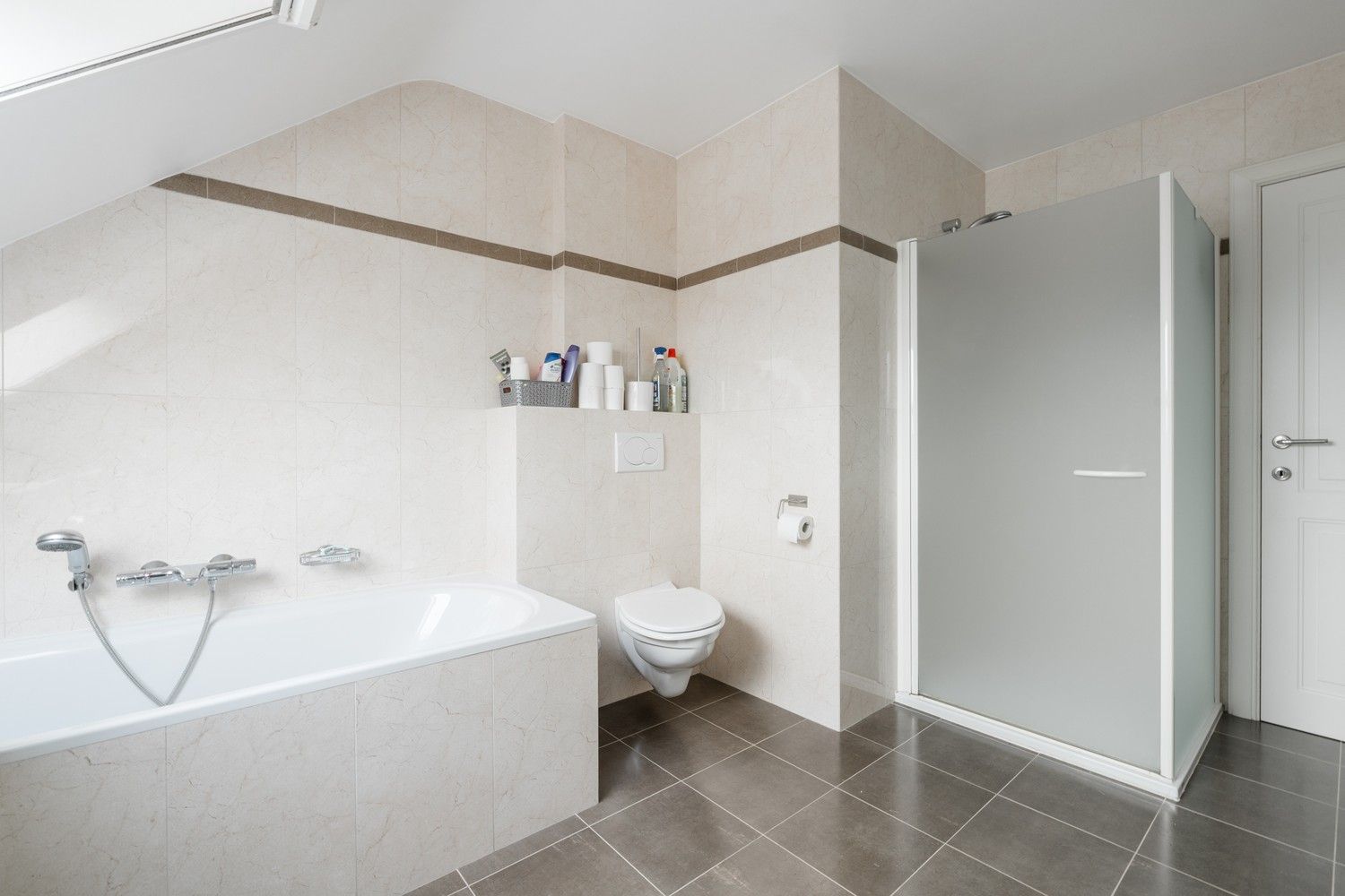 Ruim duplex appartement met 3 slaapkamers, staanplaats en berging te Pelt foto 26